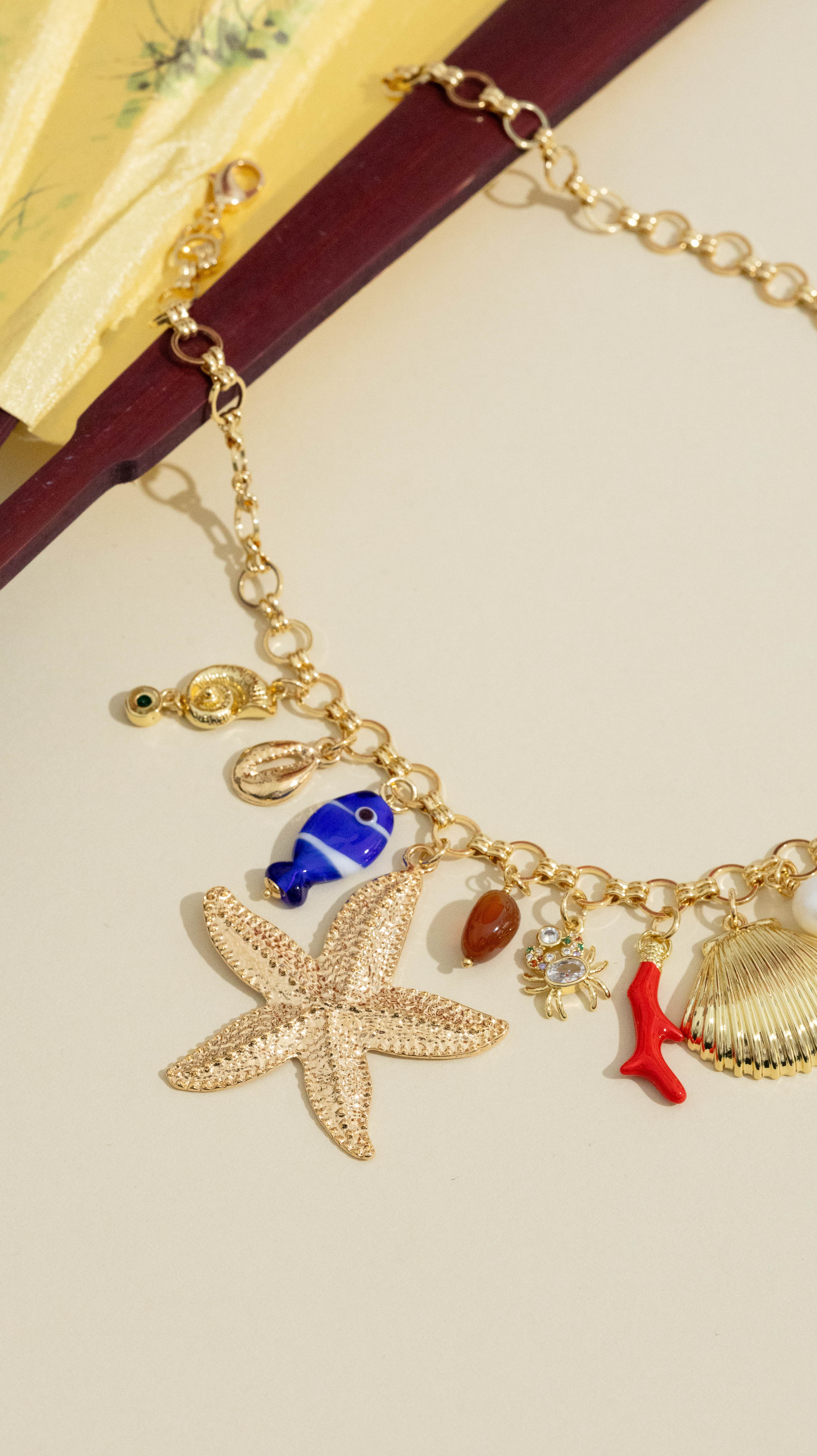 The ocean is the trend!
Modern pearls, starfish, seahorses, turtles, and crabs define Summer 2026.
Fresh designs, 18K gold-plated details, and pieces that capture the spirit of sun, sea, and freedom.
Create collections that become this season’s favorites. 🌊✨