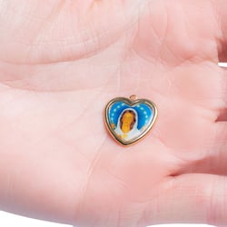20794 Dije de Corazón Dorado con Imagen de la Virgen de la Rosa Mística