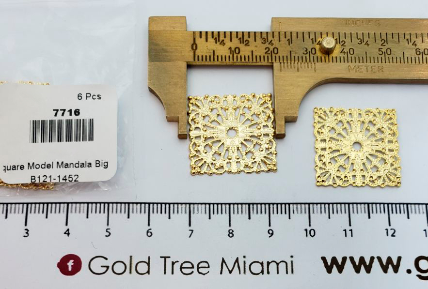 7716 Big Square Model Mandala Charm