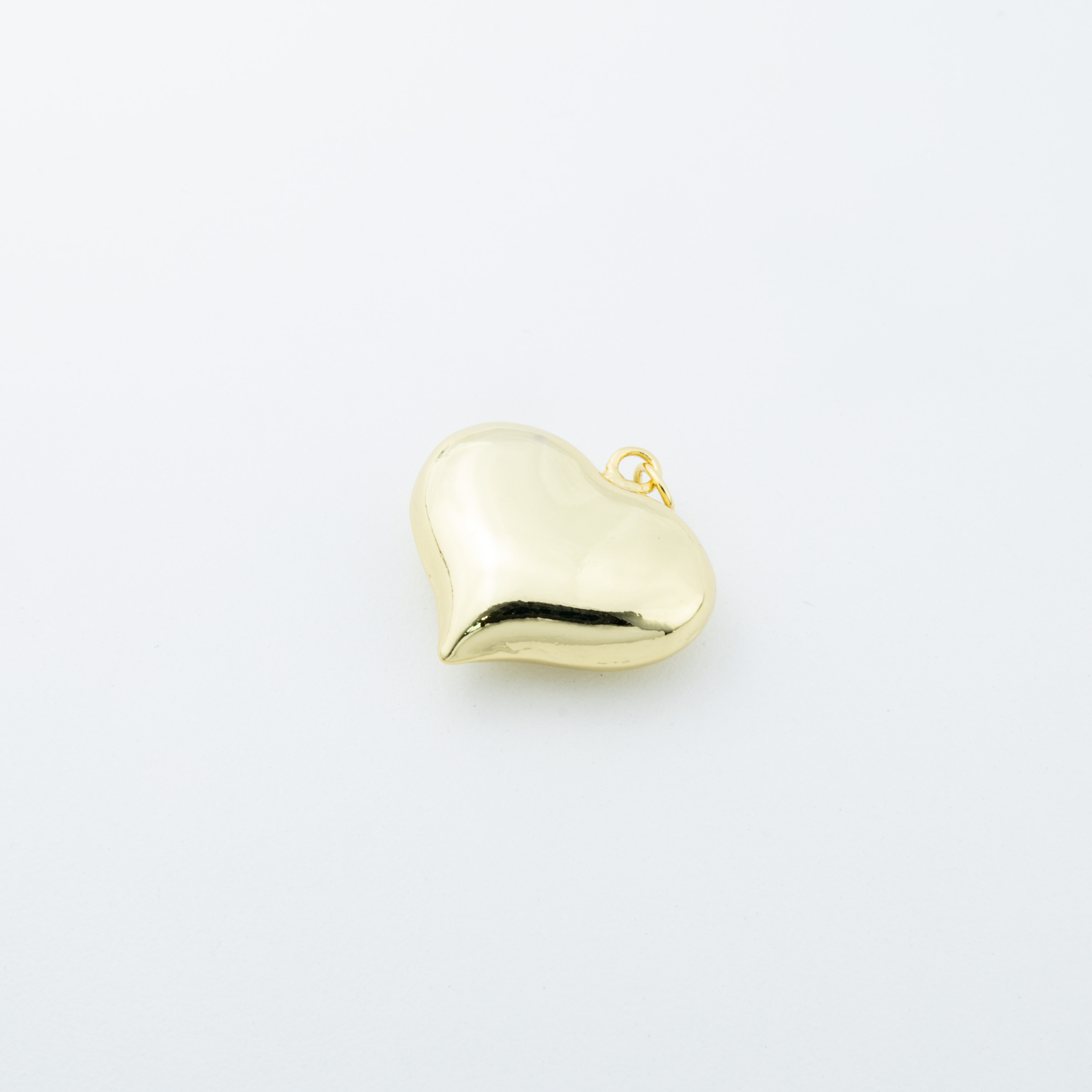 18847 30mm Lustrous Gold Heart Pendant