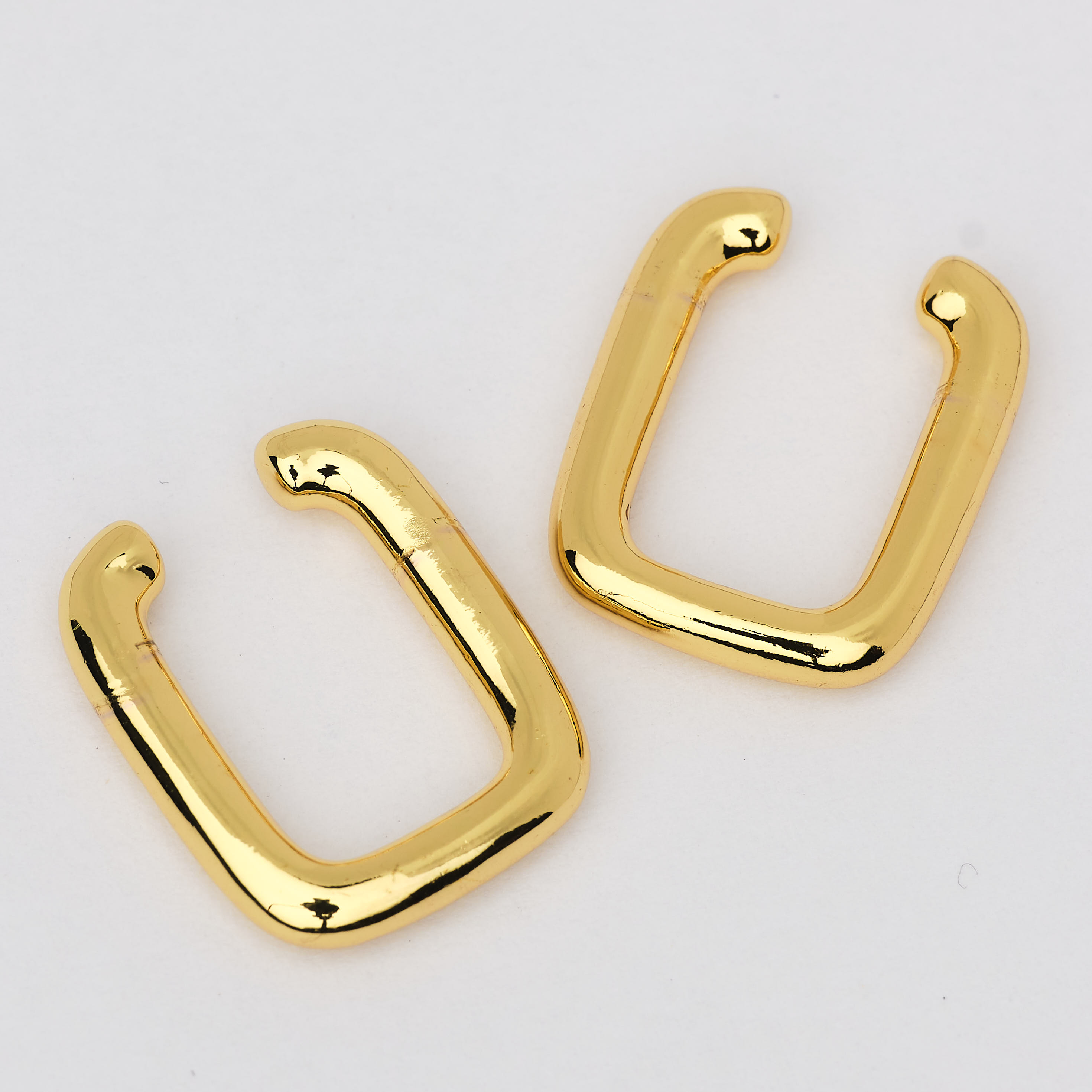13935 20mm Gold Square Ear Cuff