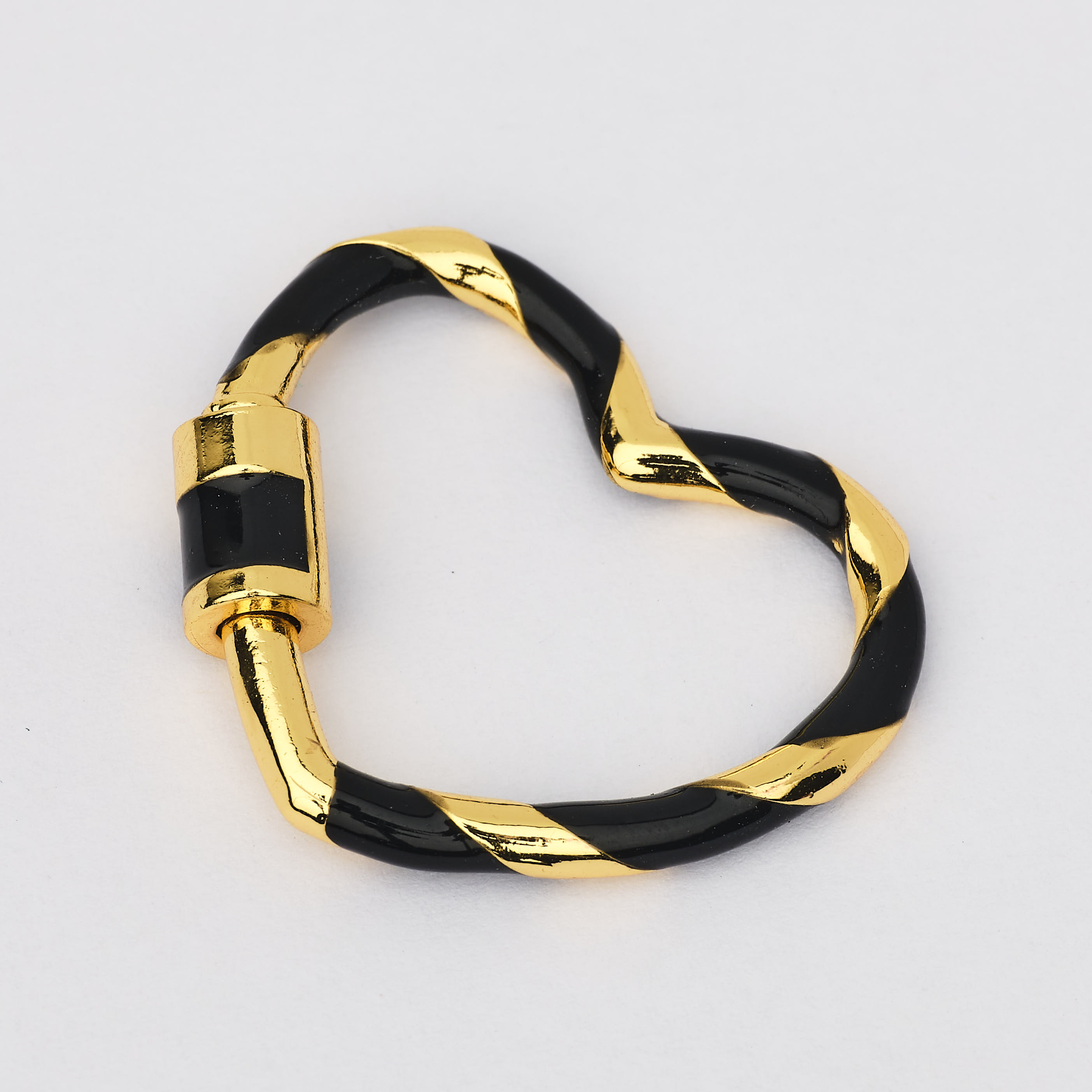 12036 Black Heart Clasp Self Closing