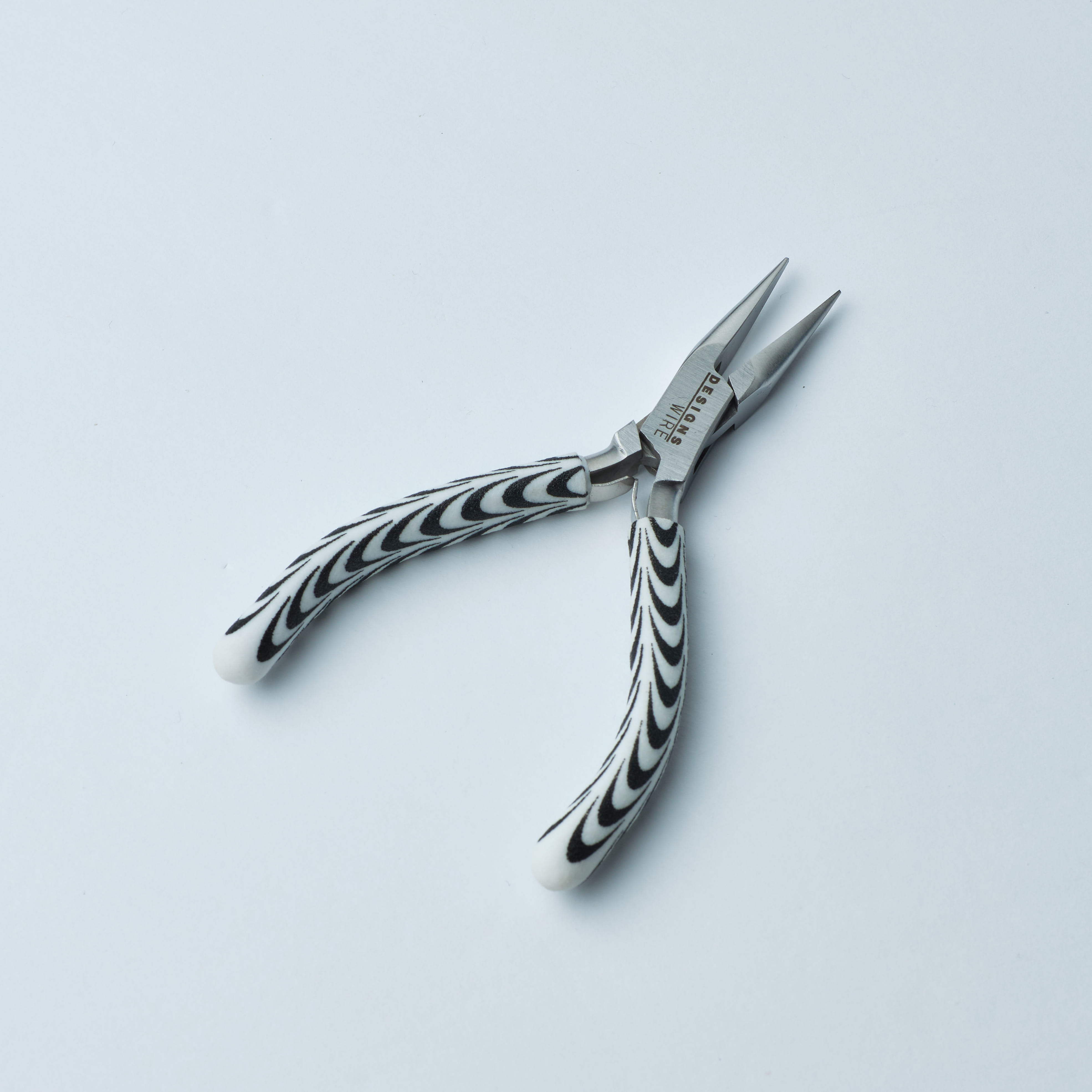 14942 Flat Plier Fine Point DW Wire