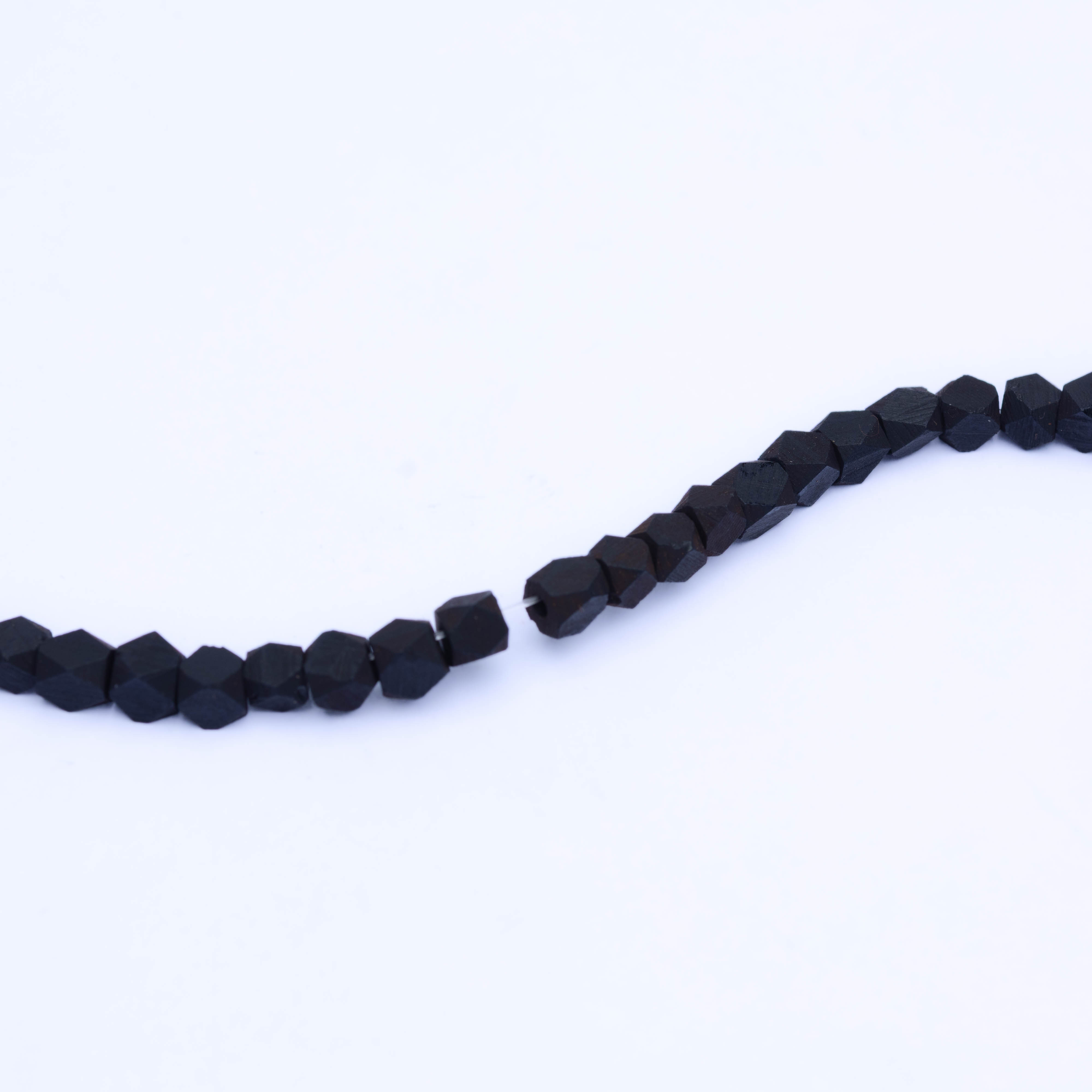 21257 Azabache Beads Diamond 4mm