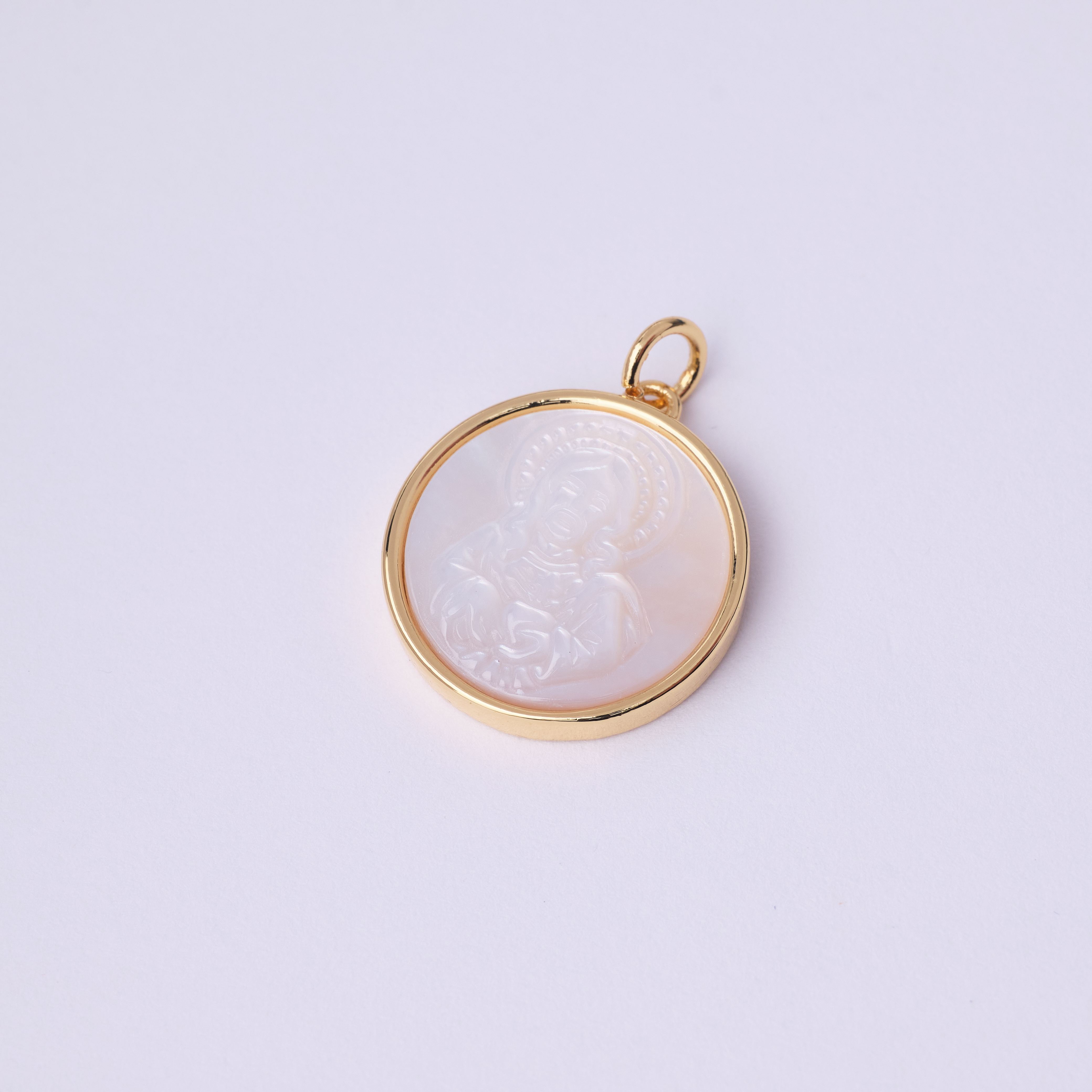 18858 Sacred Heart of Jesus Round Shell Pendant