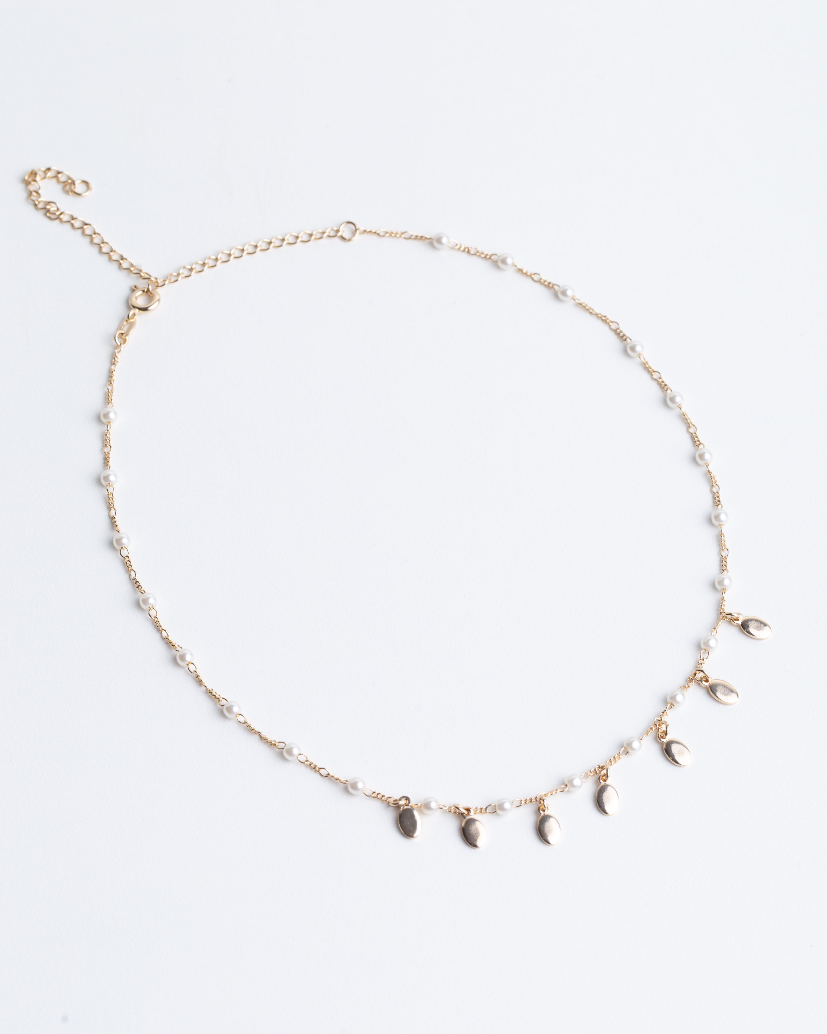 20477 Gold Necklace with Pearls and Oval Charms