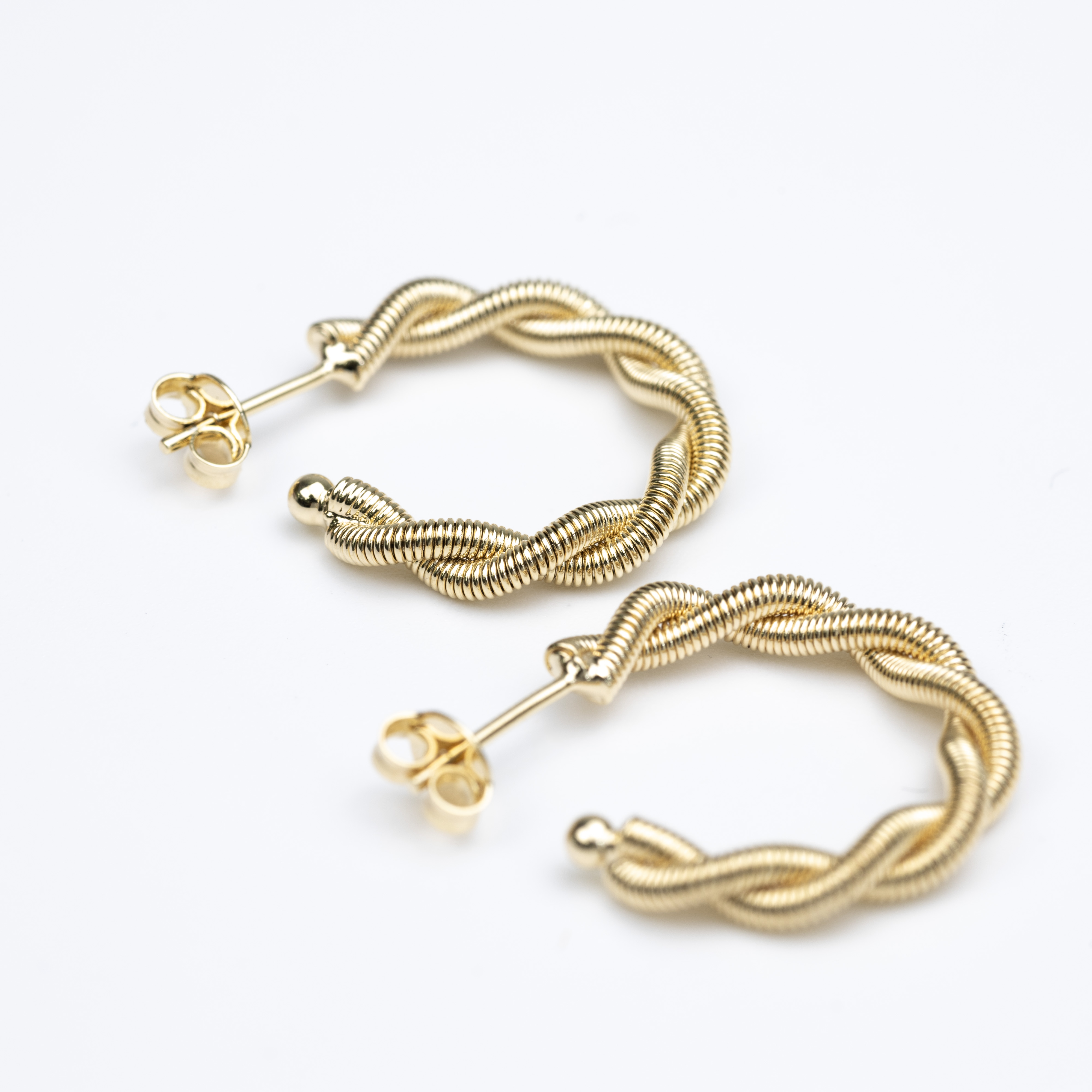 18397 Pendiente Retorcido