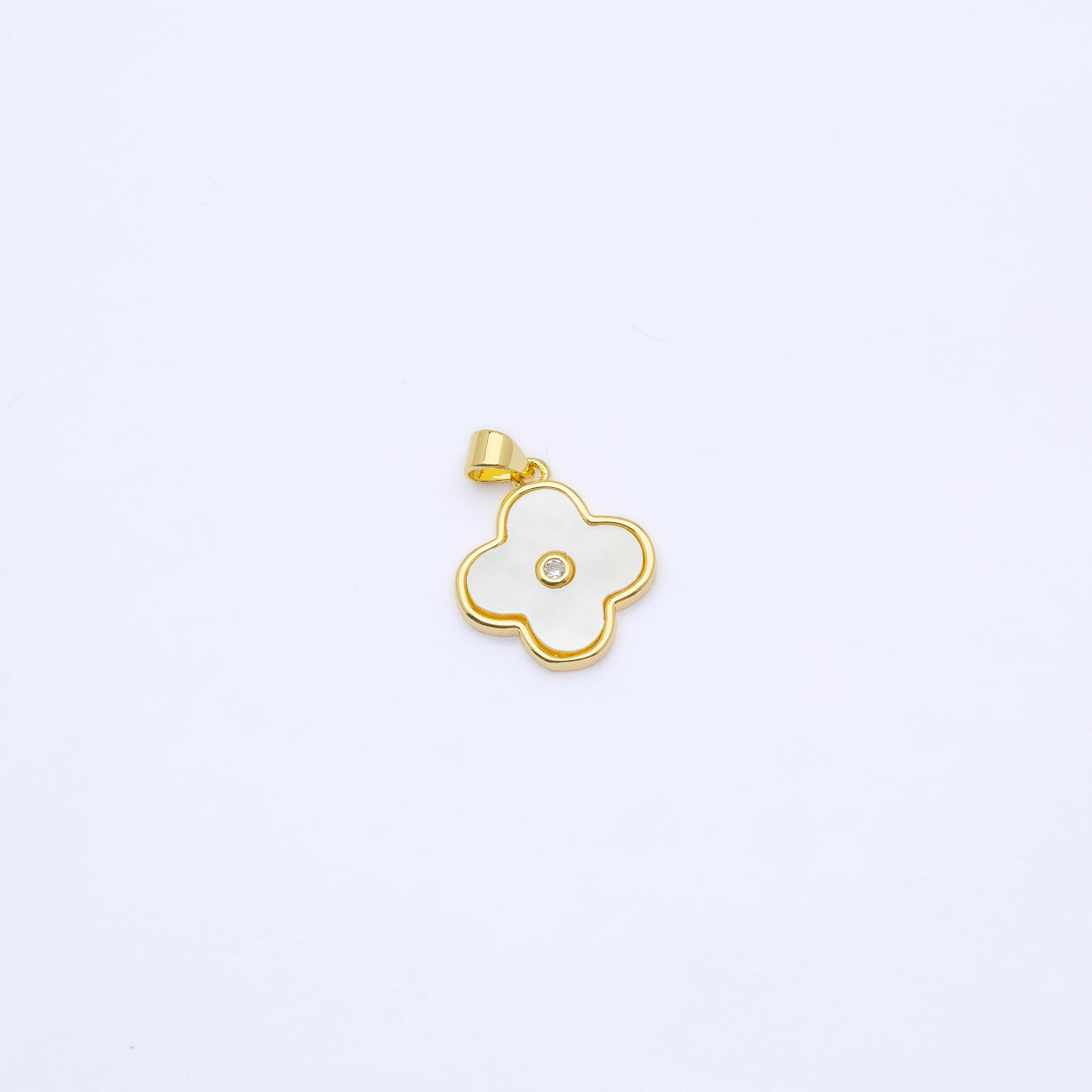 21100 Shell Clover Pendant with Gold Border