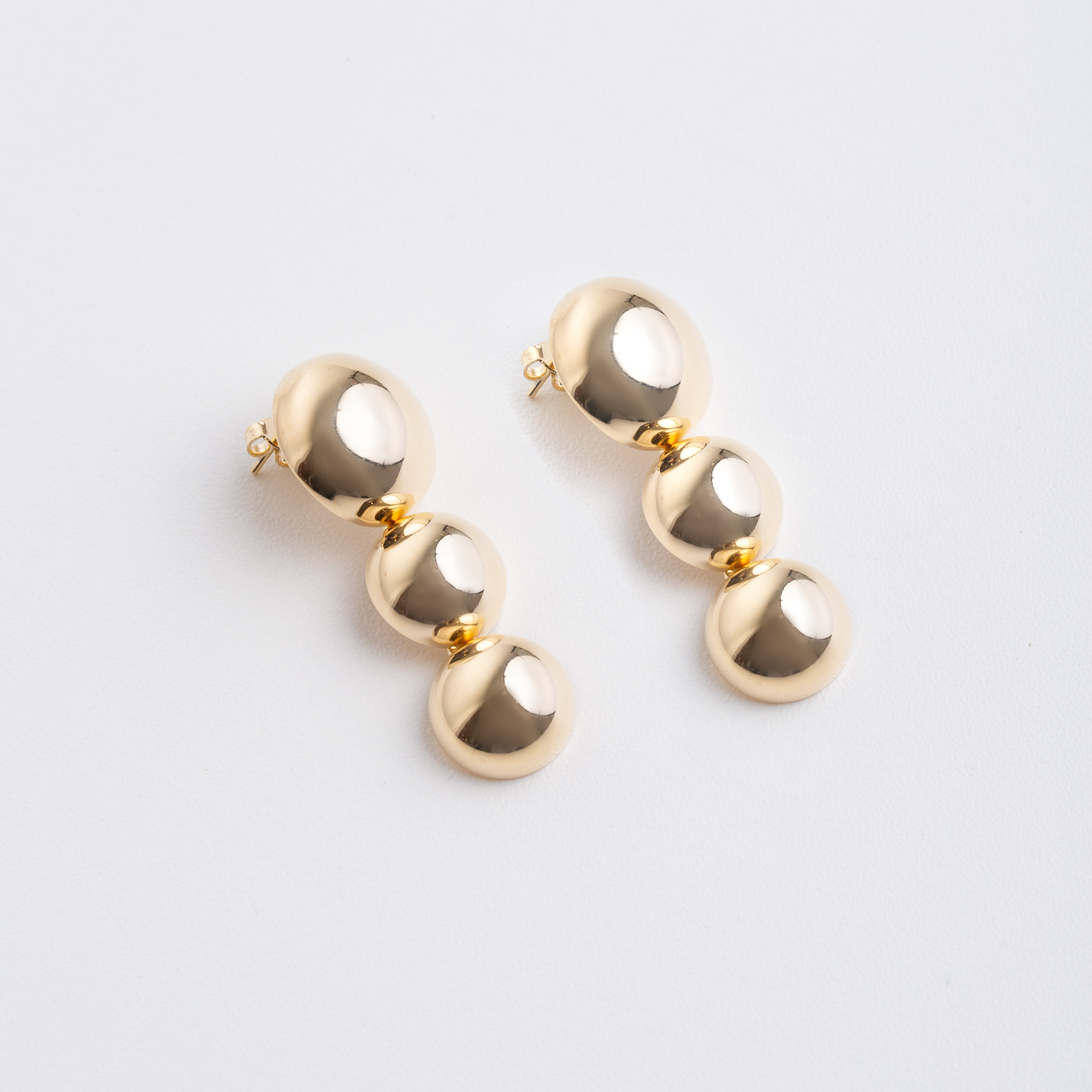 18478 Pendientes de Tres Bolas Doradas