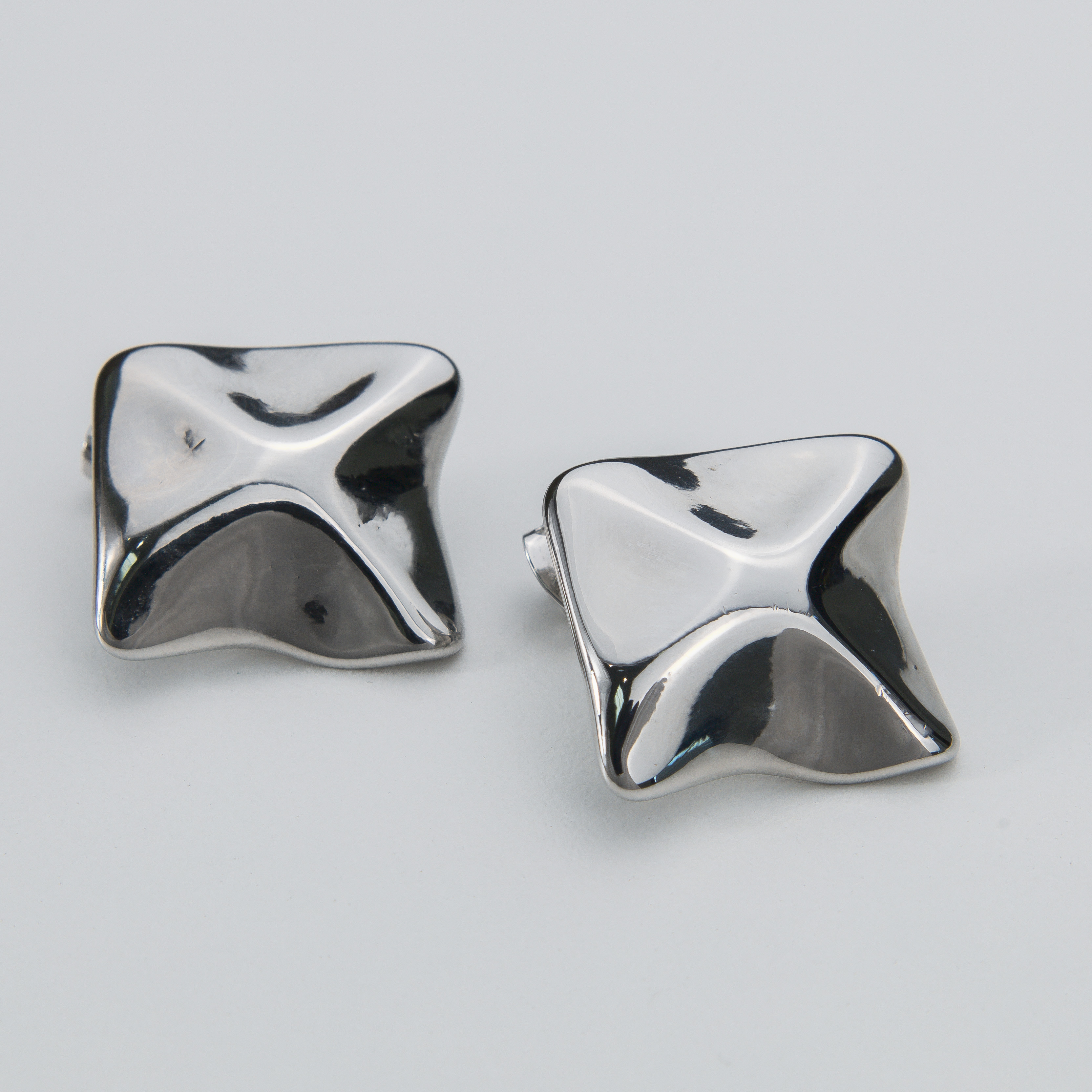 18680 Hammered Silver Square Earrings