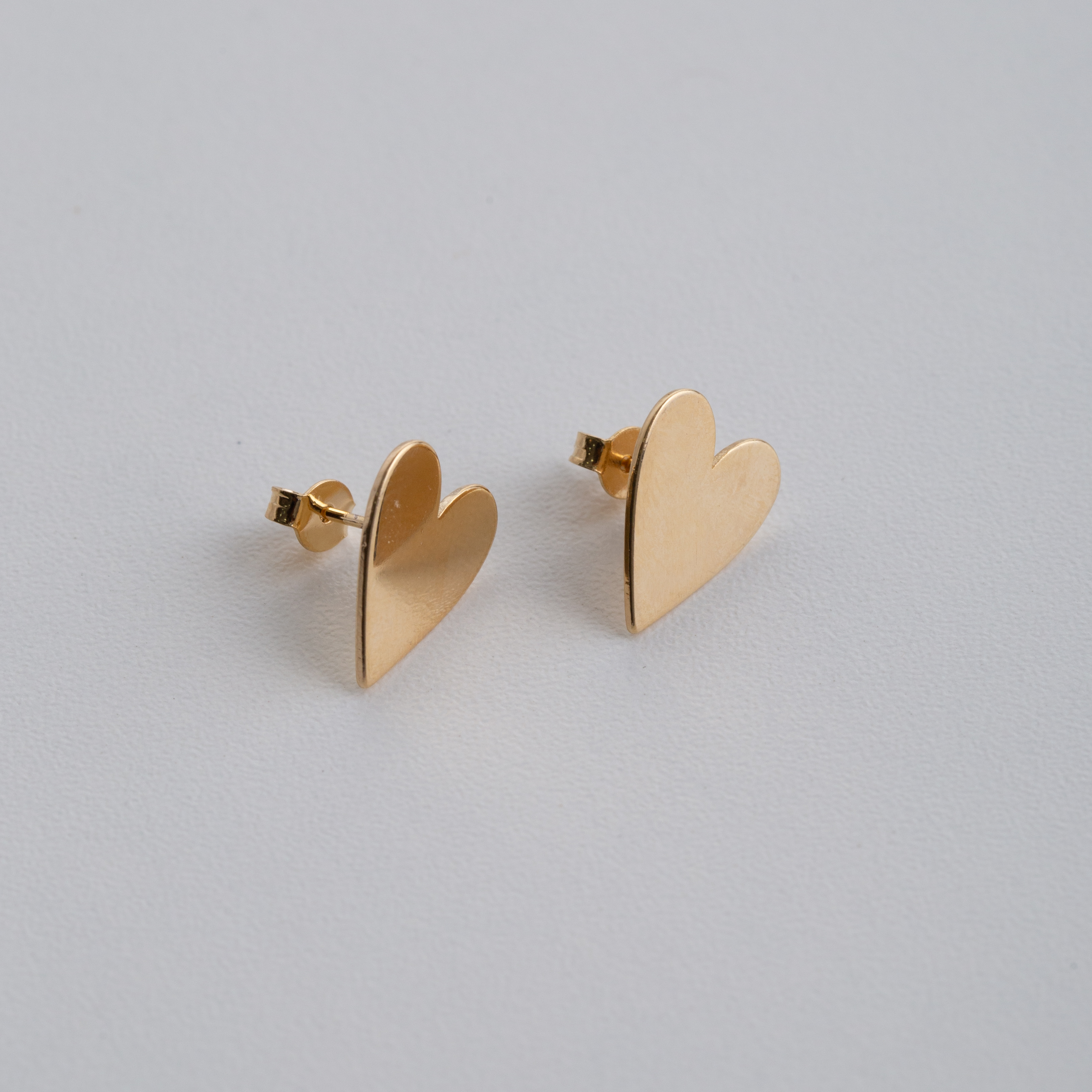 18505 Gold Heart Earrings Medium