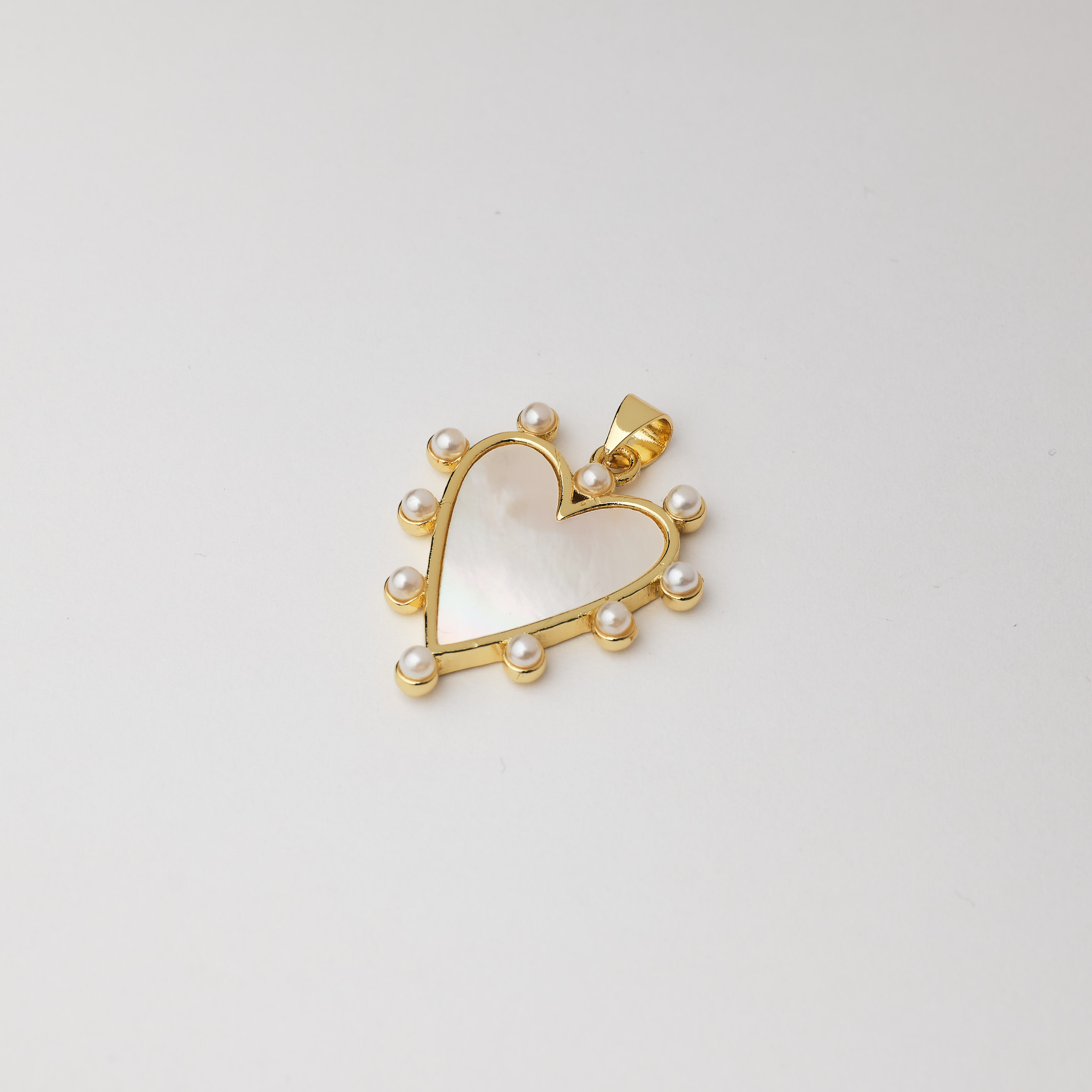 18953 Pearl Adorned Heart Pendant 26mm