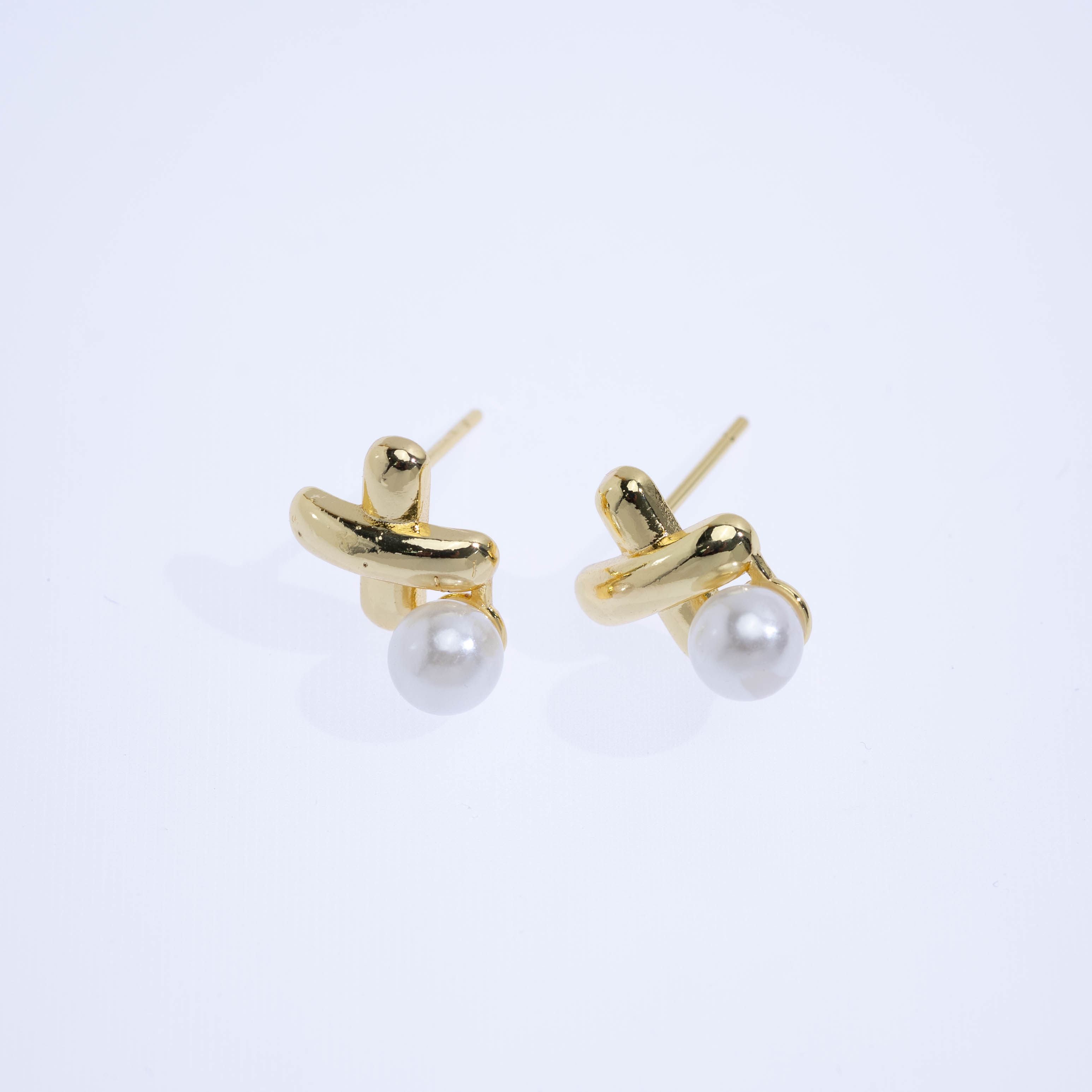 20702 Gold Knot Earrings with 6mm Pearl