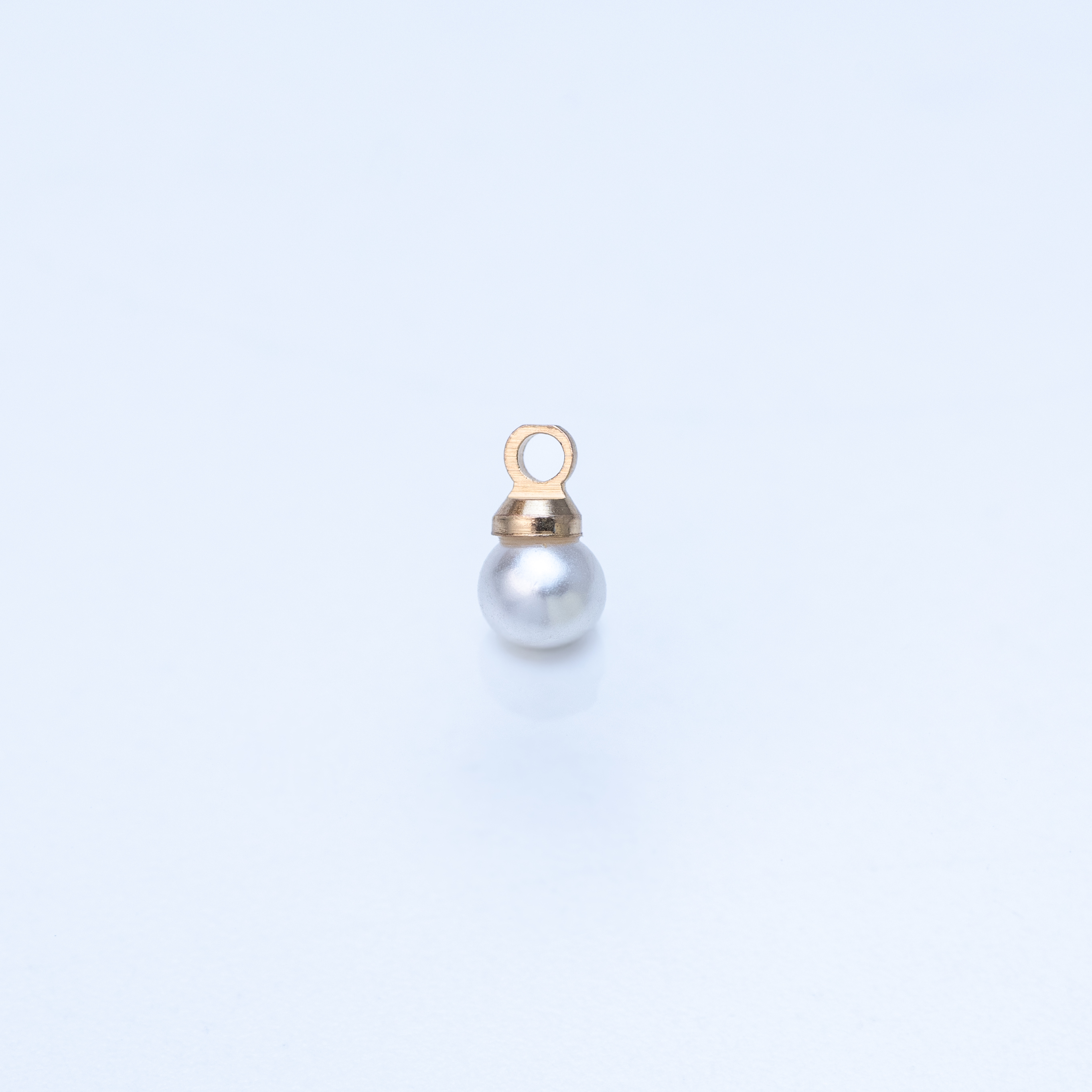 20402 Pearl Charm with Gold Bail 4mm