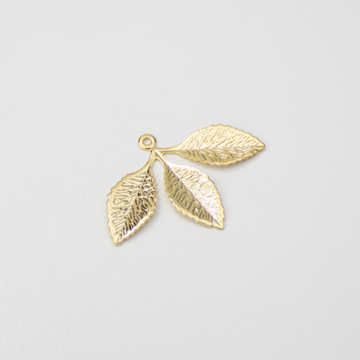 7721 Three Leaf Pendant