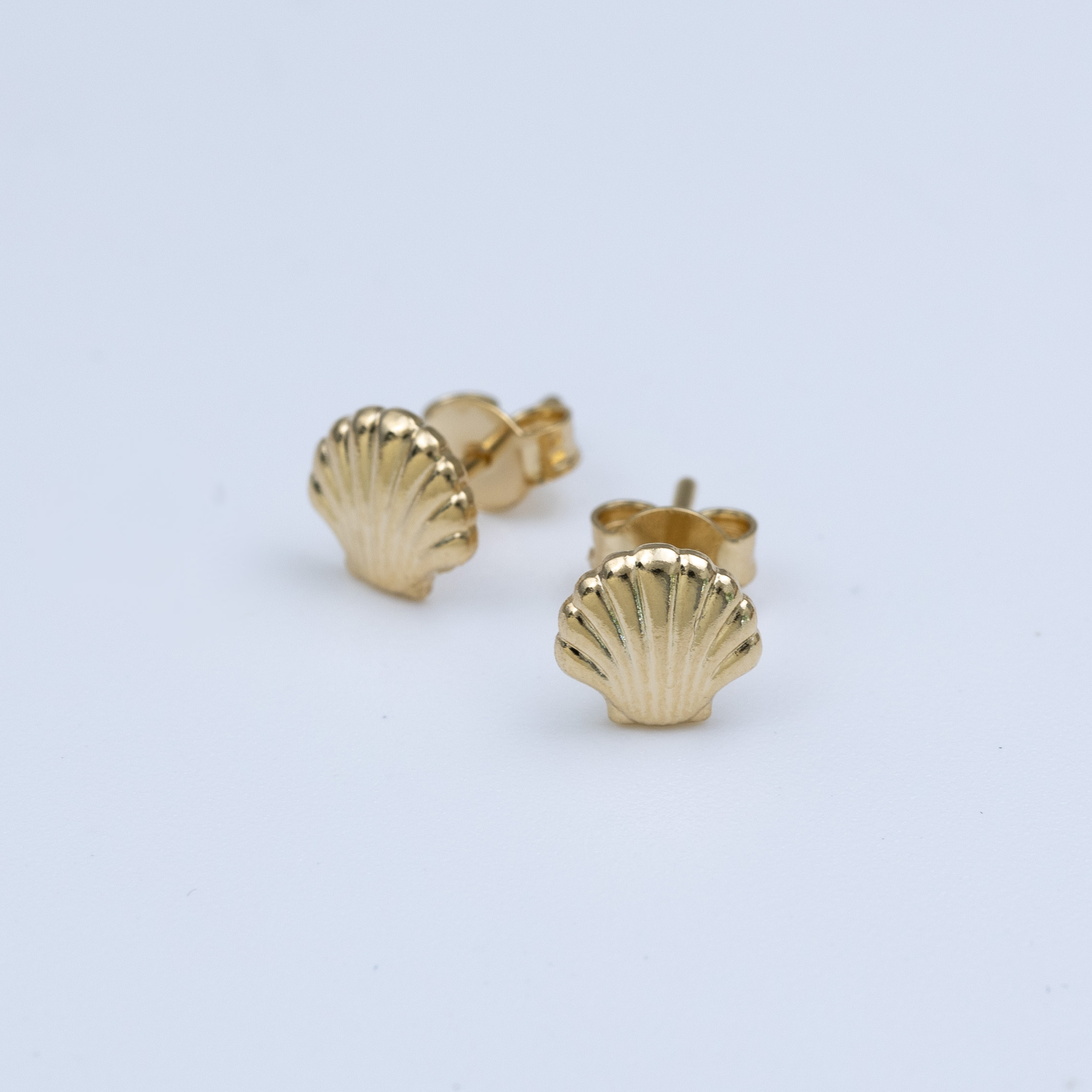 19656 Gold Shell-Shaped Earring