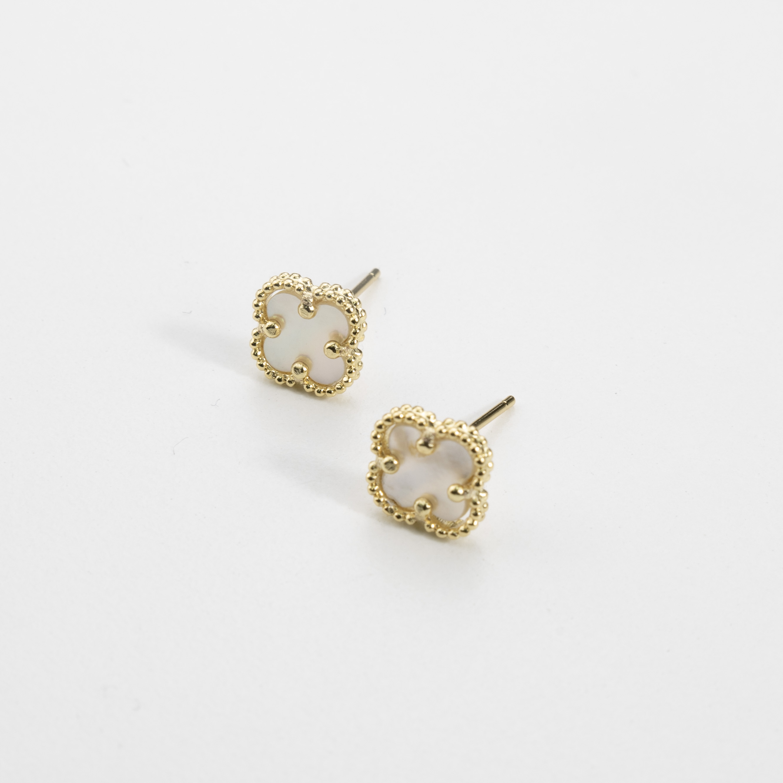 18730 White Shell Clover Earrings