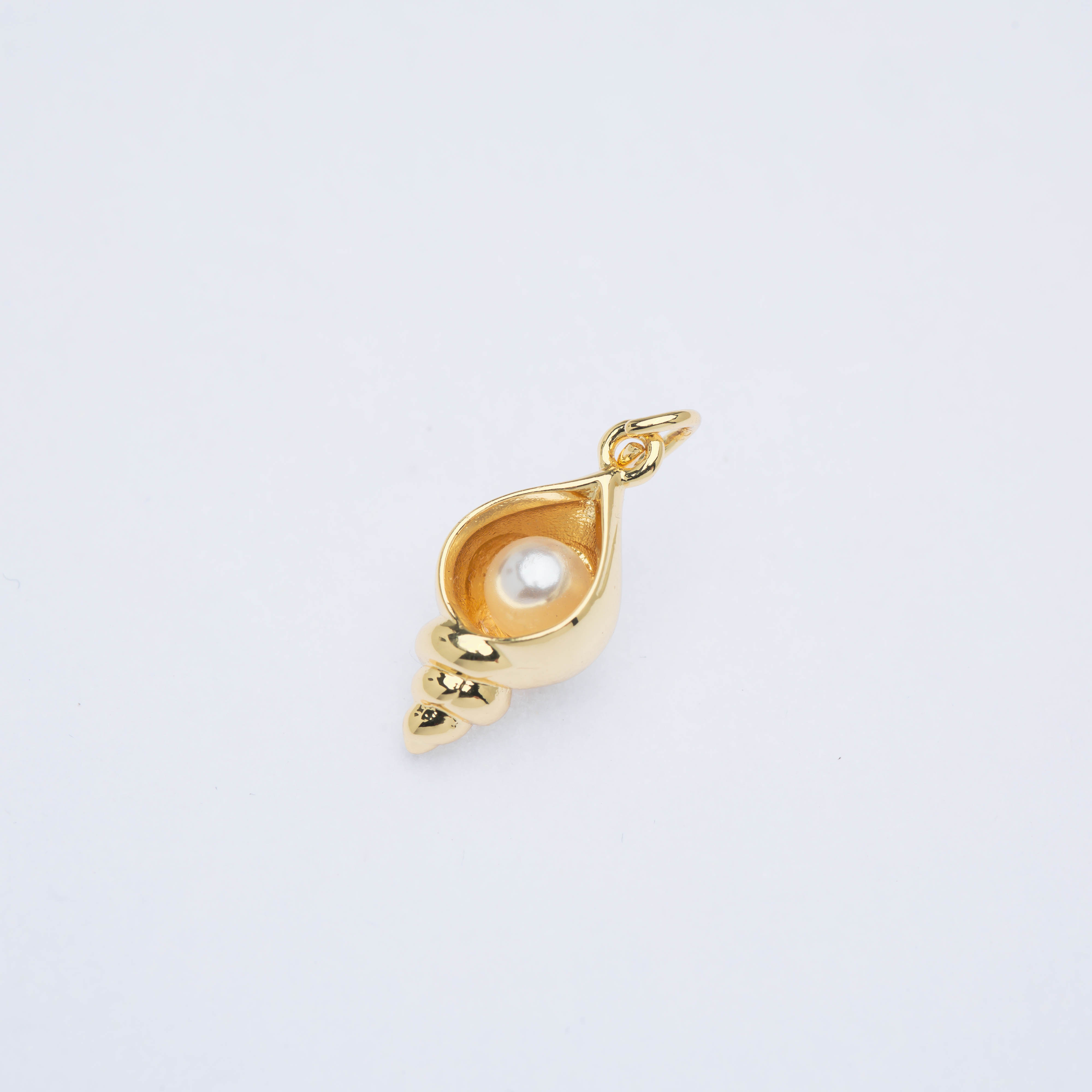 21905 Gold Seashell Charm with Pearl