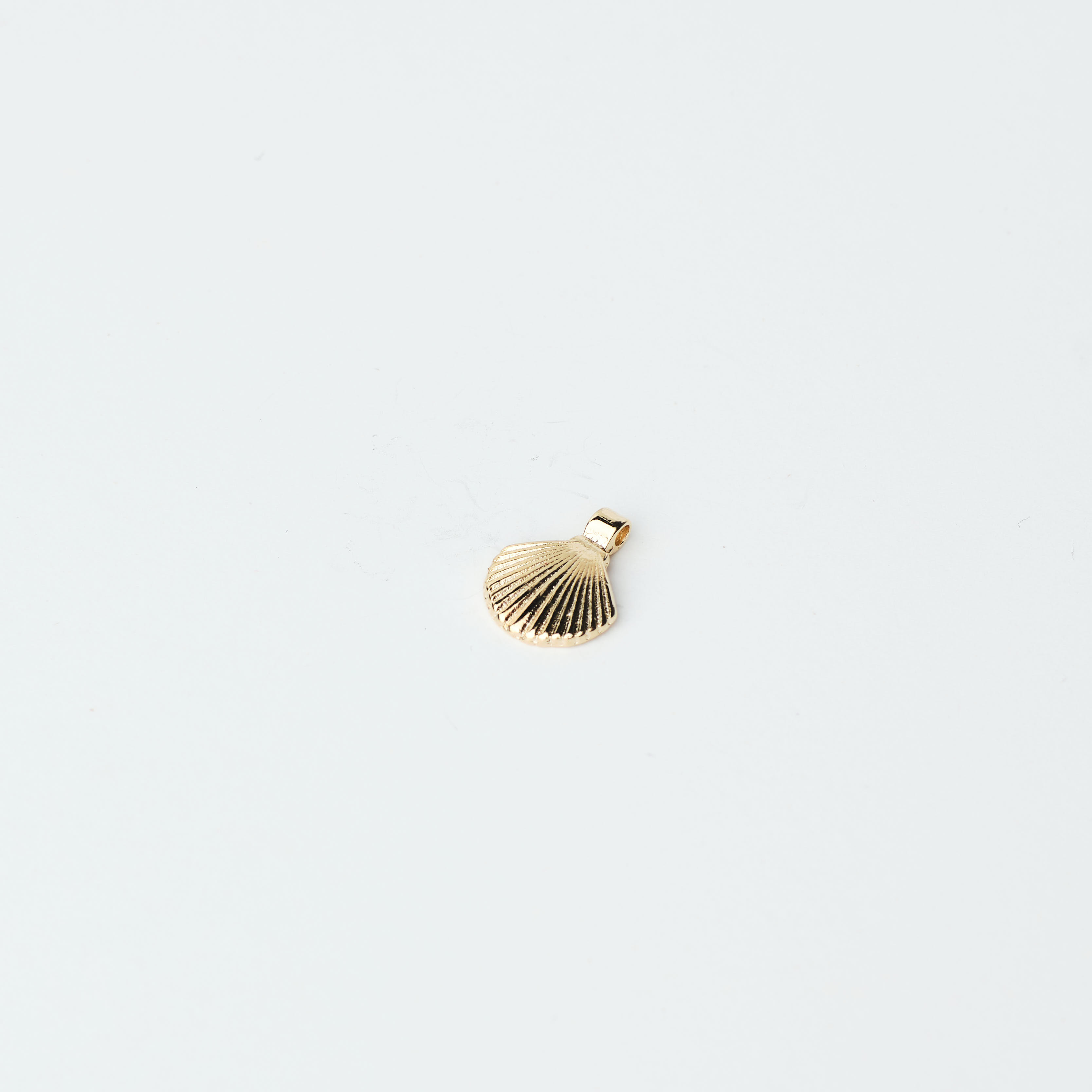 20911 Golden Fan Shell Charm