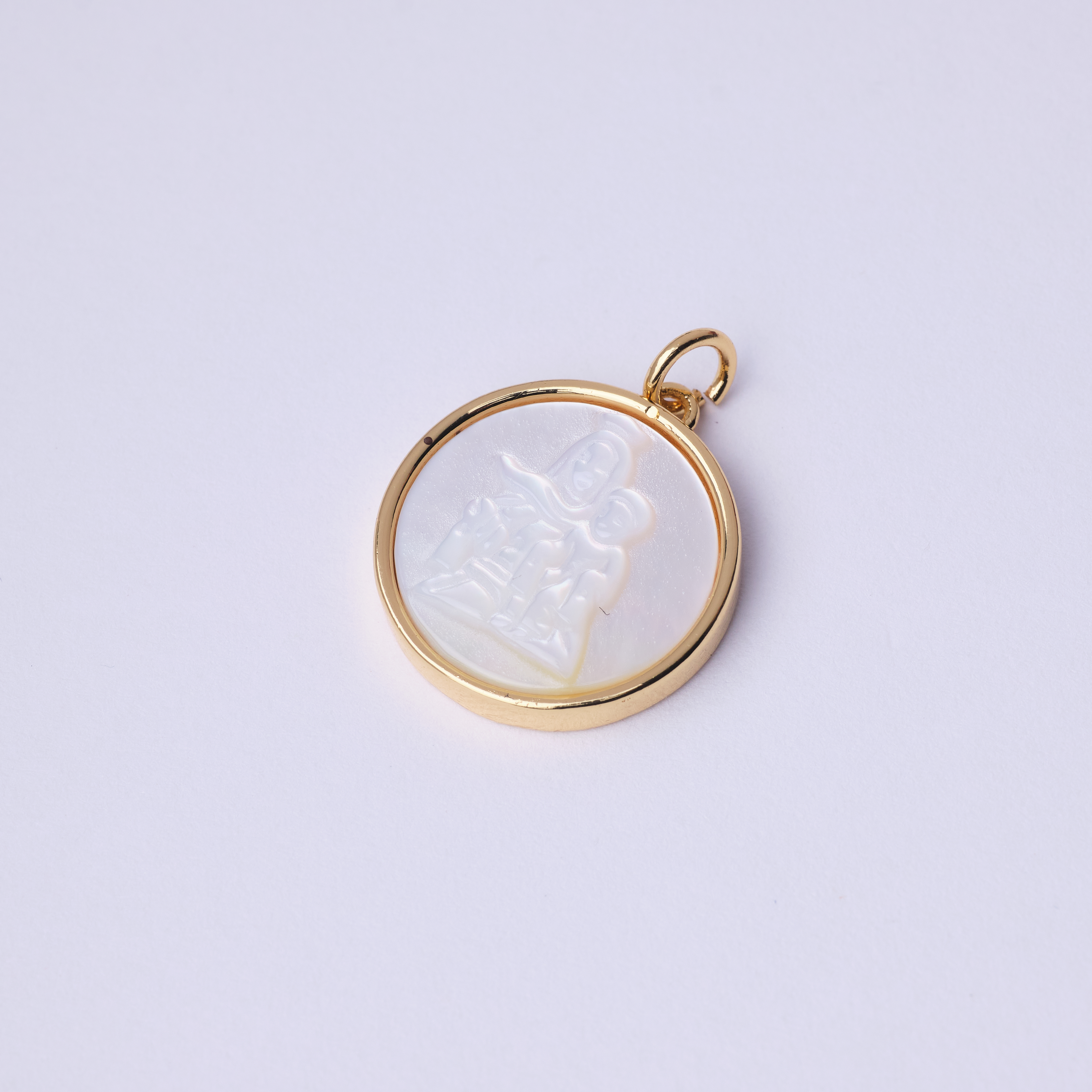18860 Carmen Round Shell Pendant