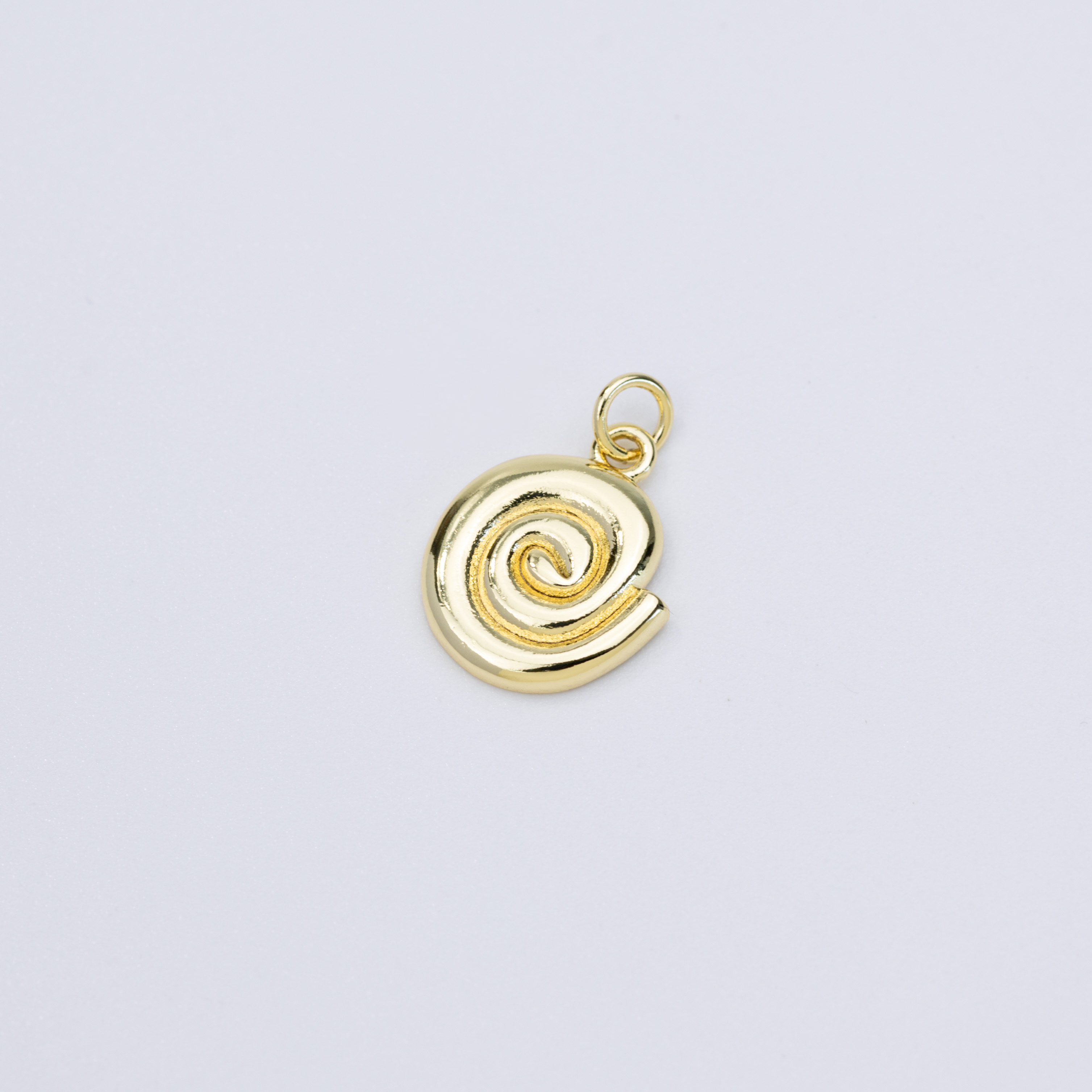 19847 Elegant Golden Seashell Pendant