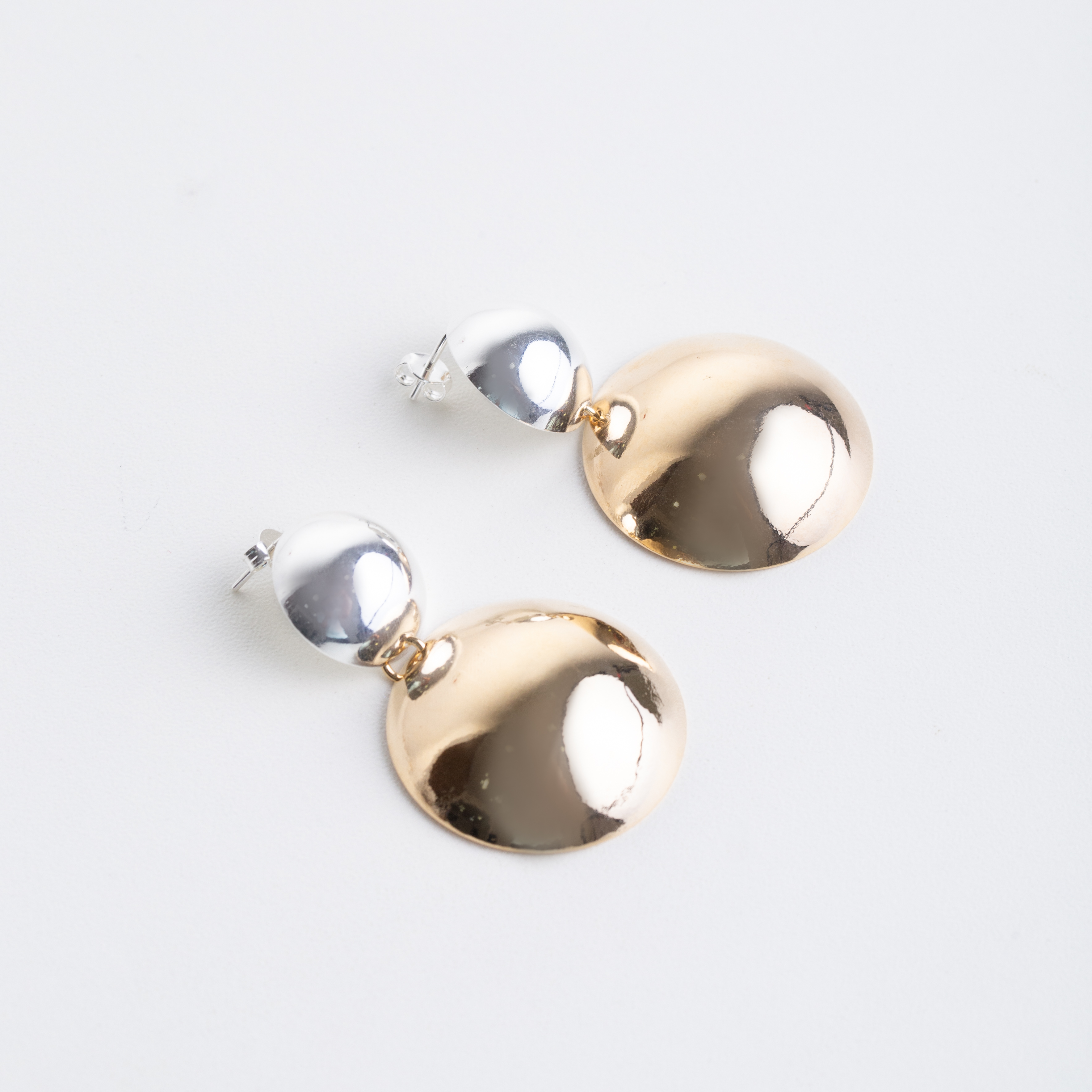 18880 Gold Ball Mirror With pearl Earrings