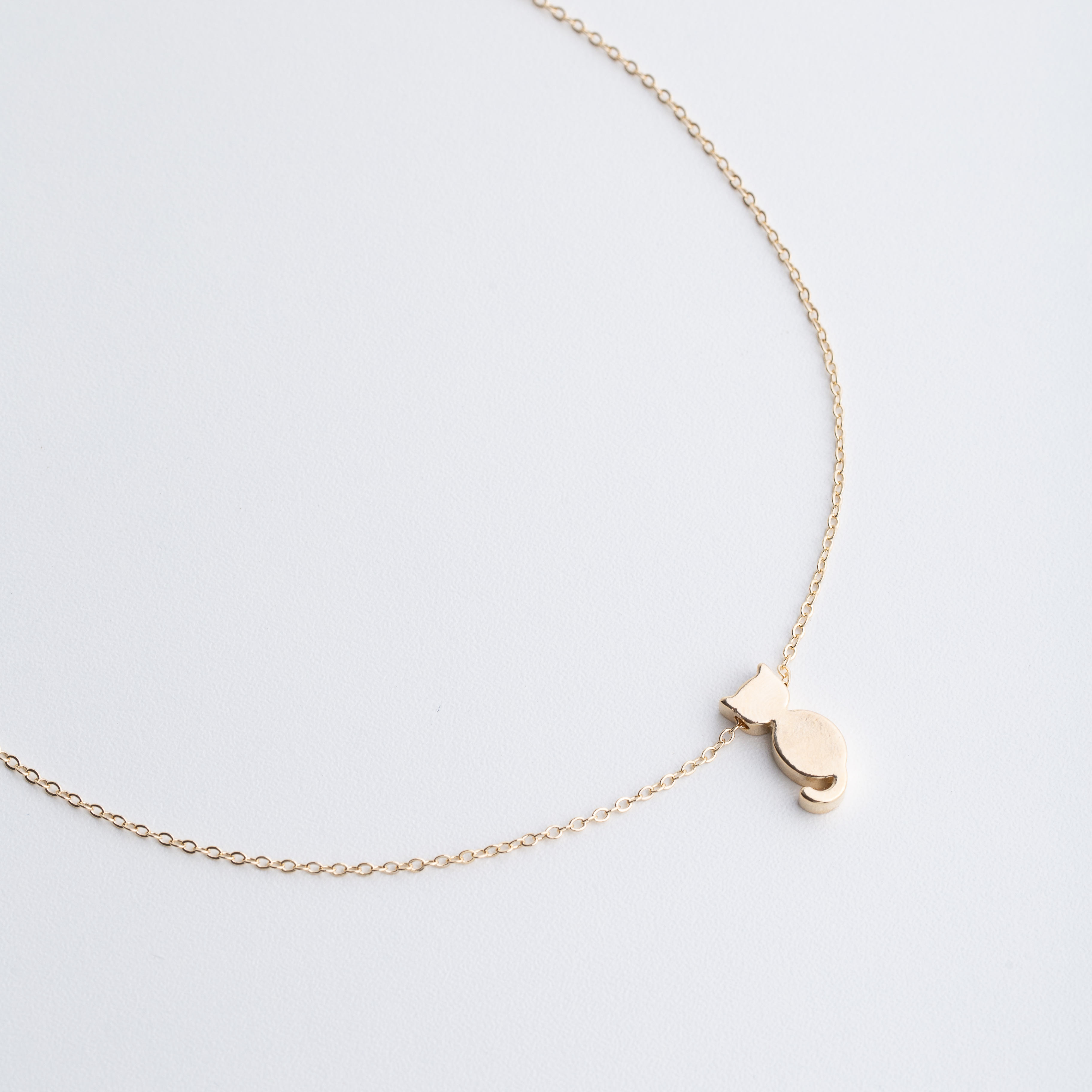 19428 Sleek Cat Pendant Chain 16"