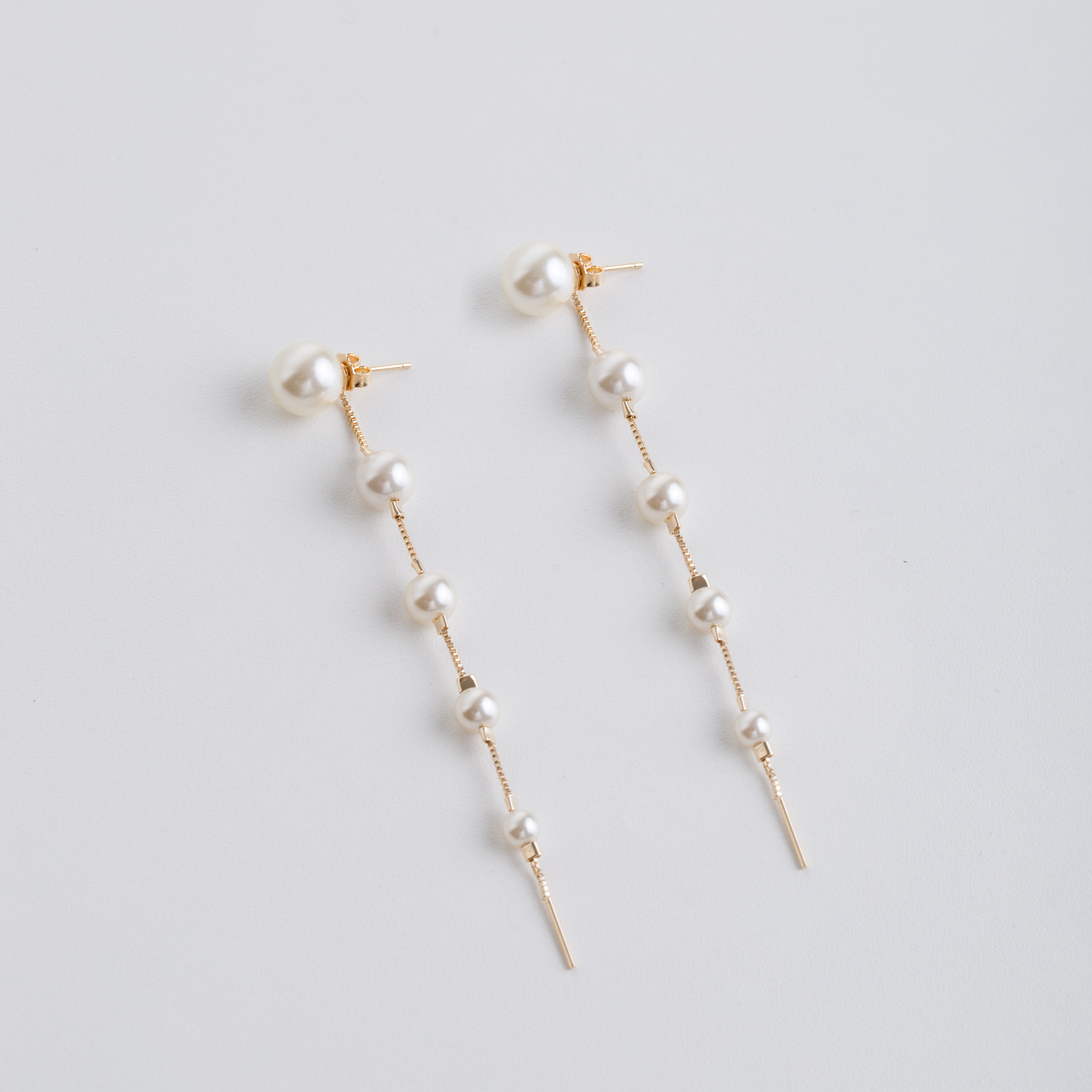 18470 Dangle Pearls Earrings