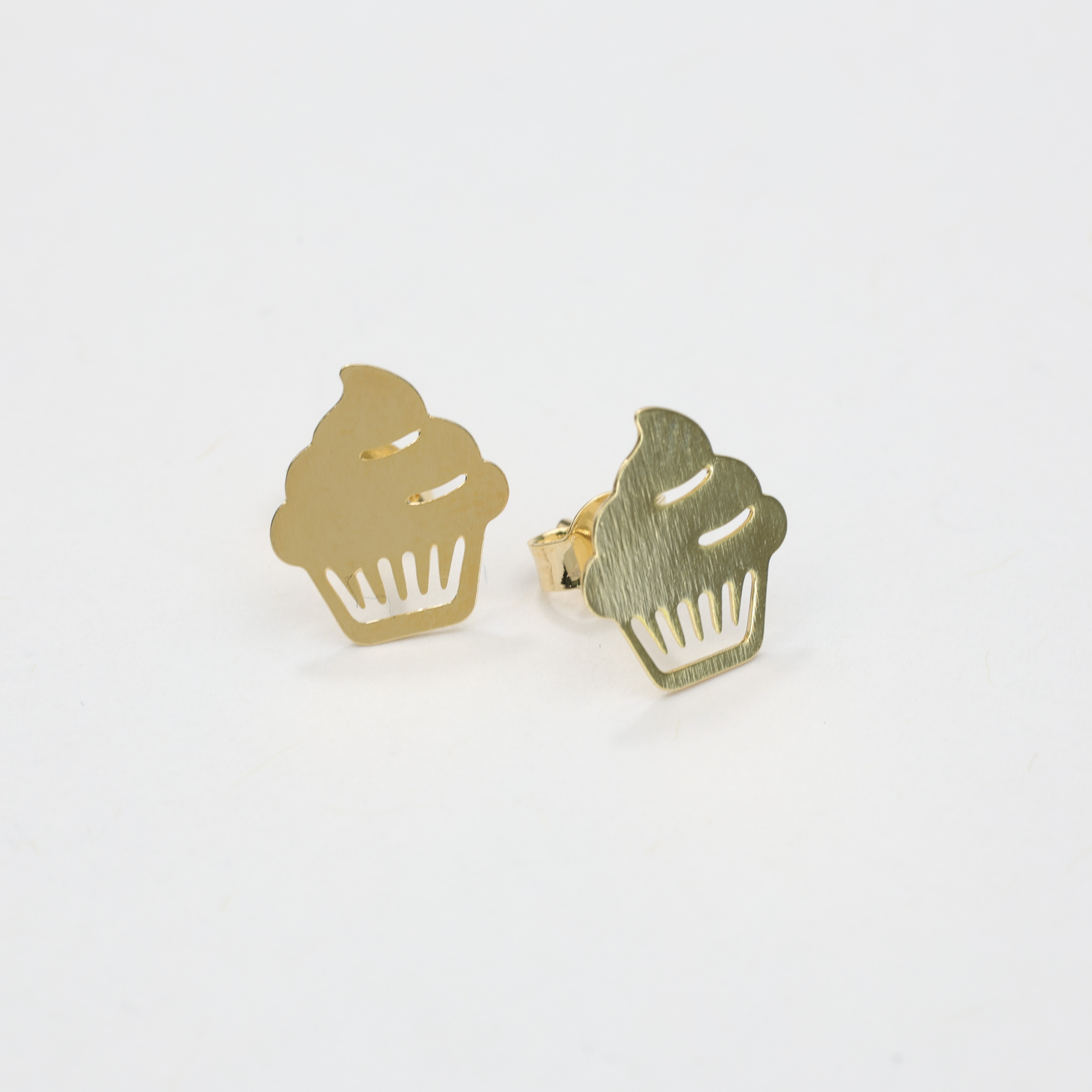 5965 (0.8) CUPCAKE EARRING