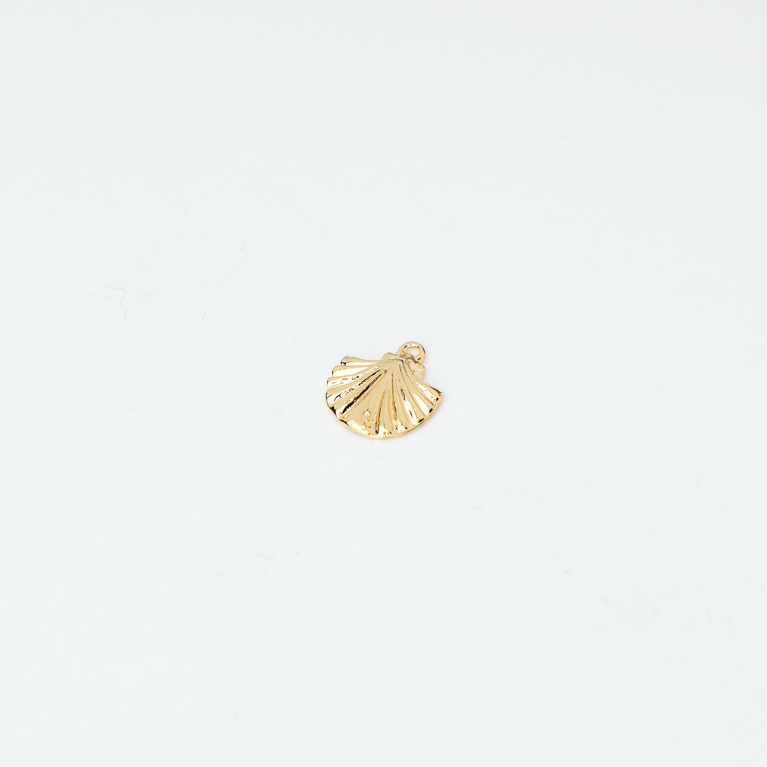 20914 Golden Wavy Seashell Charm