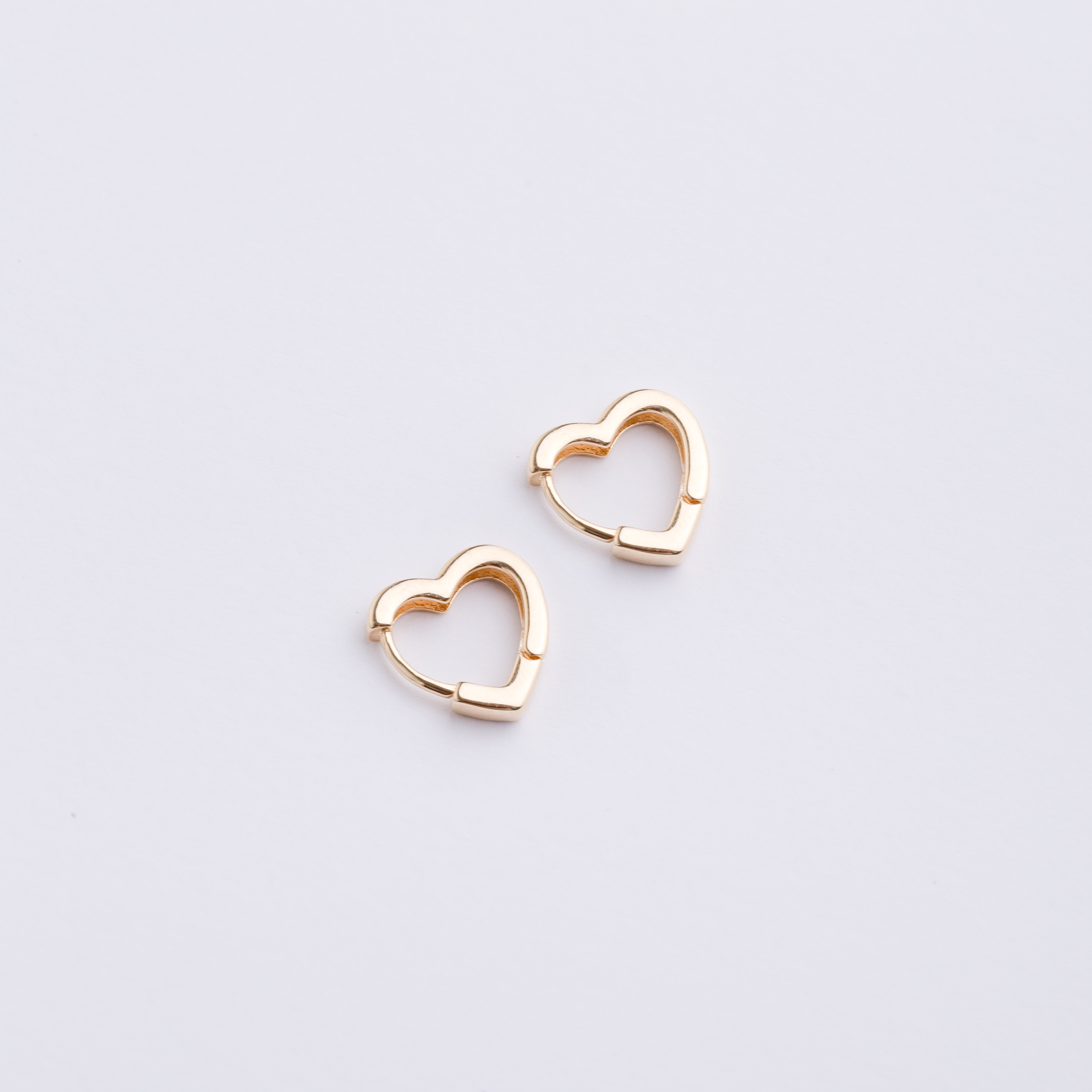 18327 12x3mm Gold Heart Earring