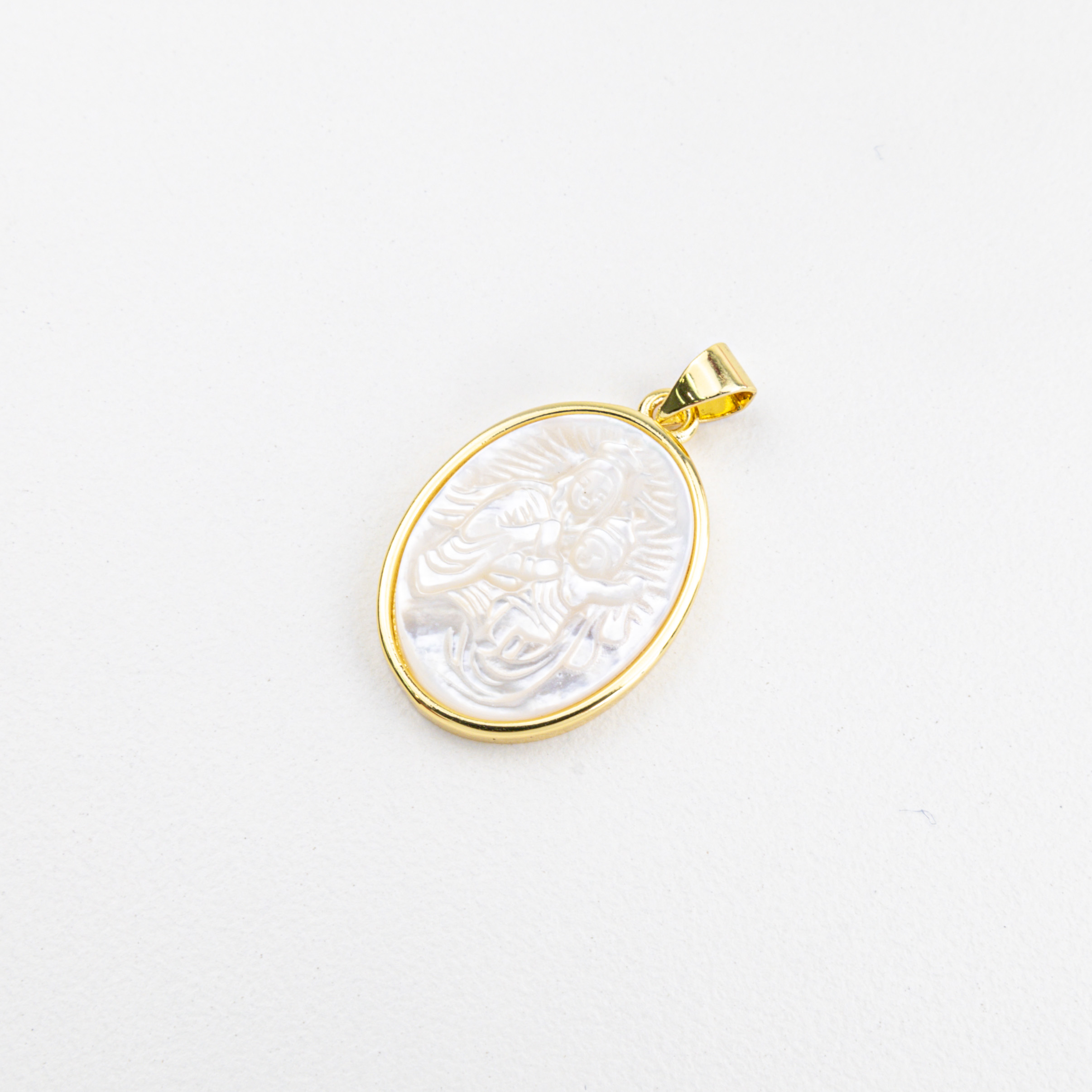 18981 Oval Coromoto Virgin Shell Bizel Pendant