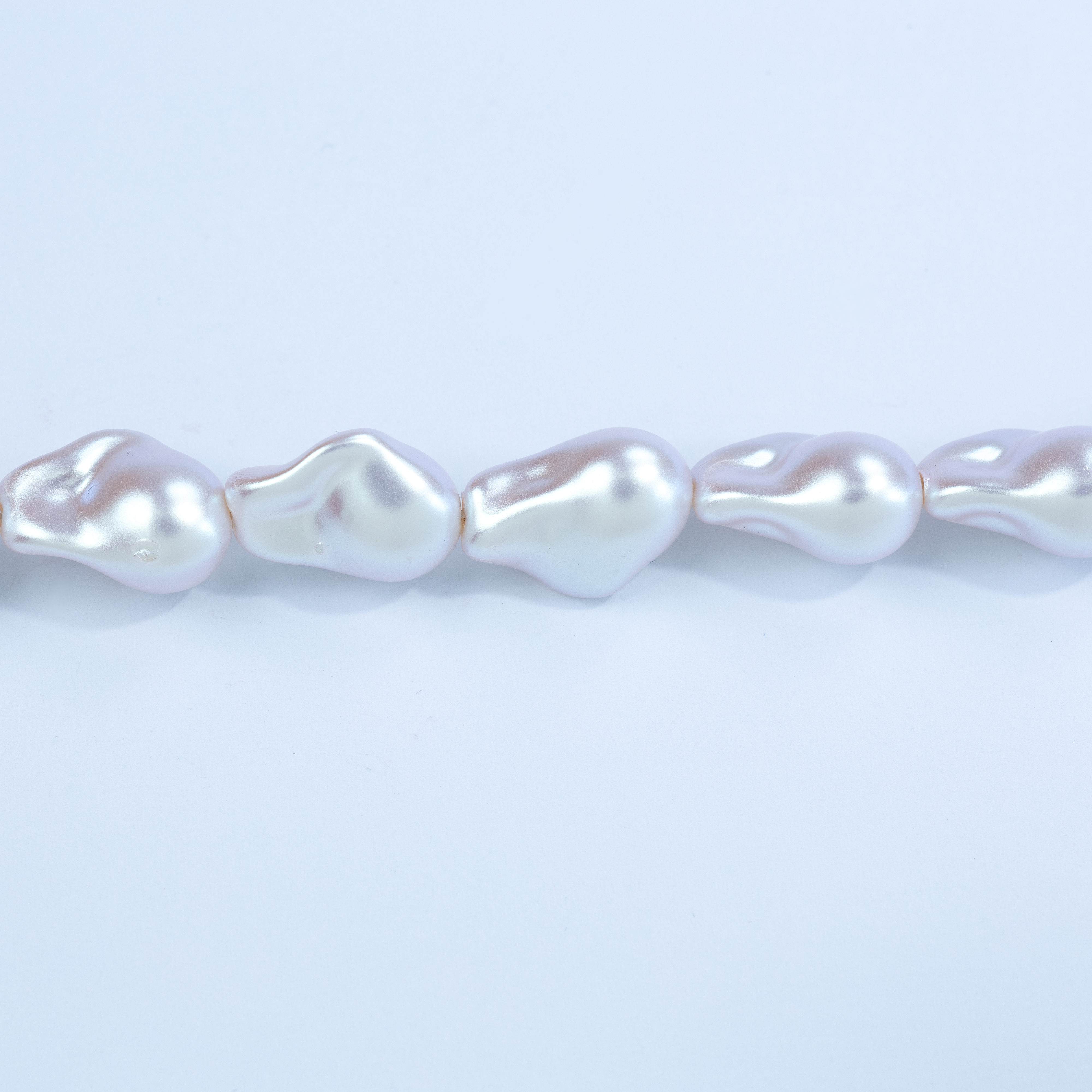 20484 Baroque Imitation Pearl Icy White Tone