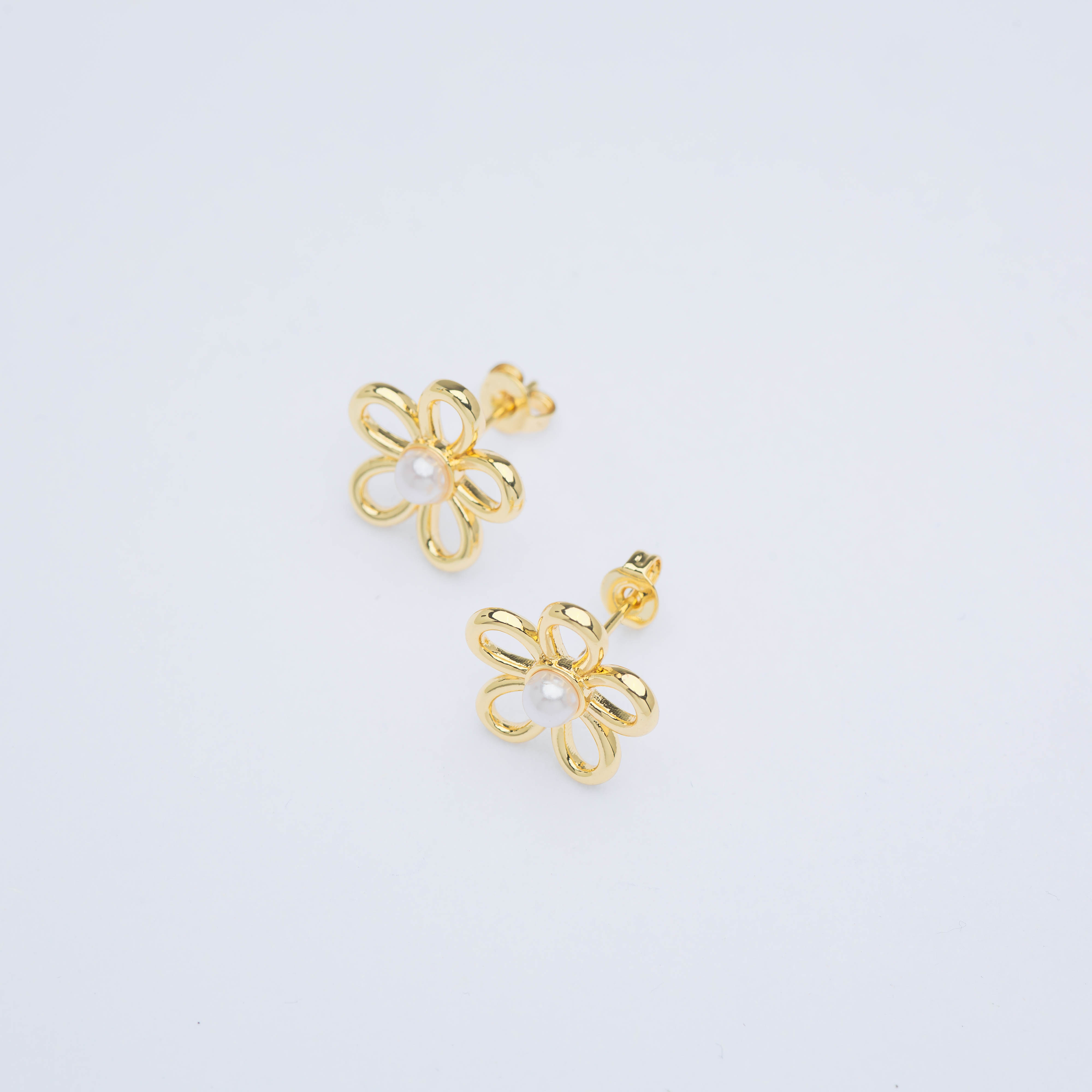 21576 Aretes Flor Dorados con Perla