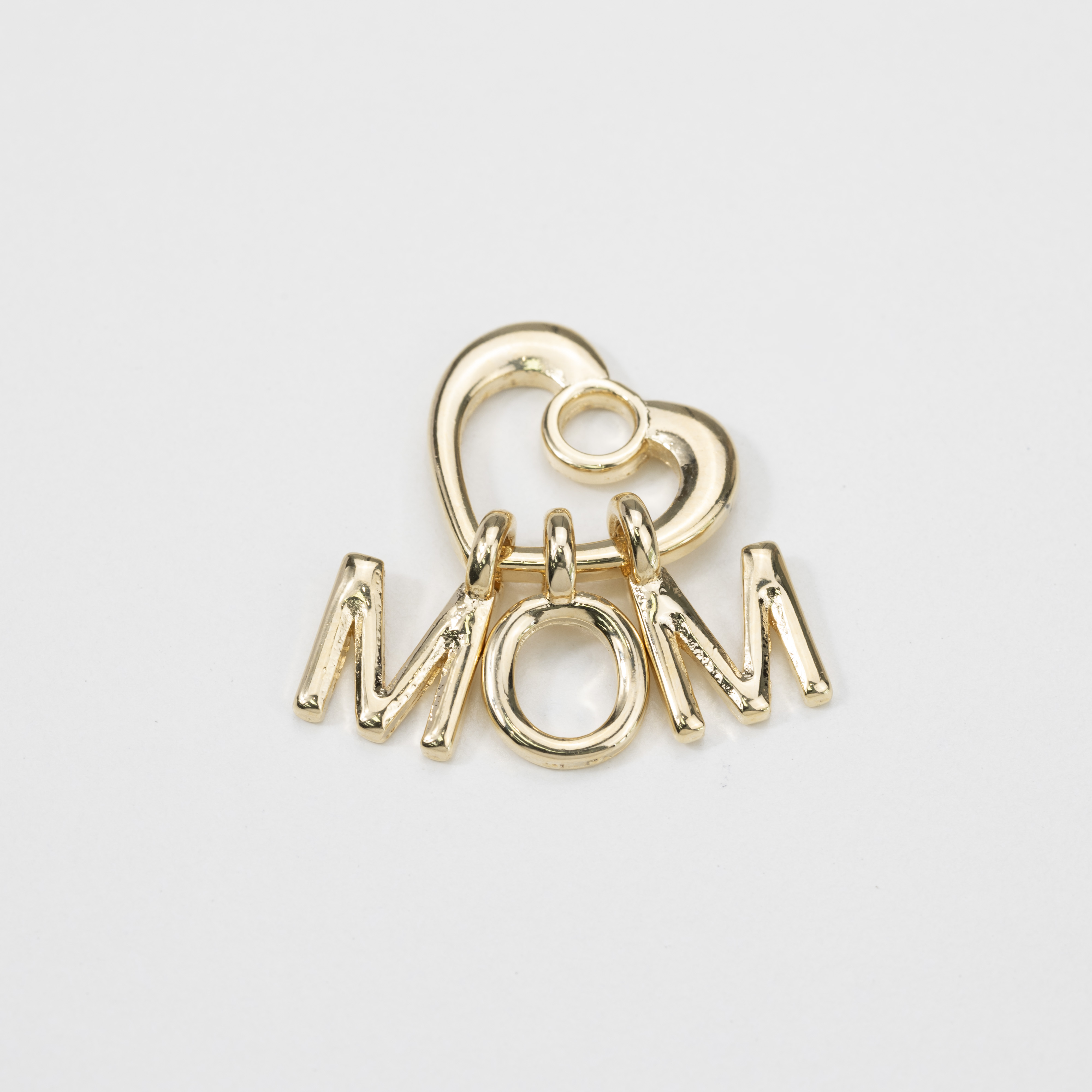 15259 Heart Pendant with 'Mom' Inscription