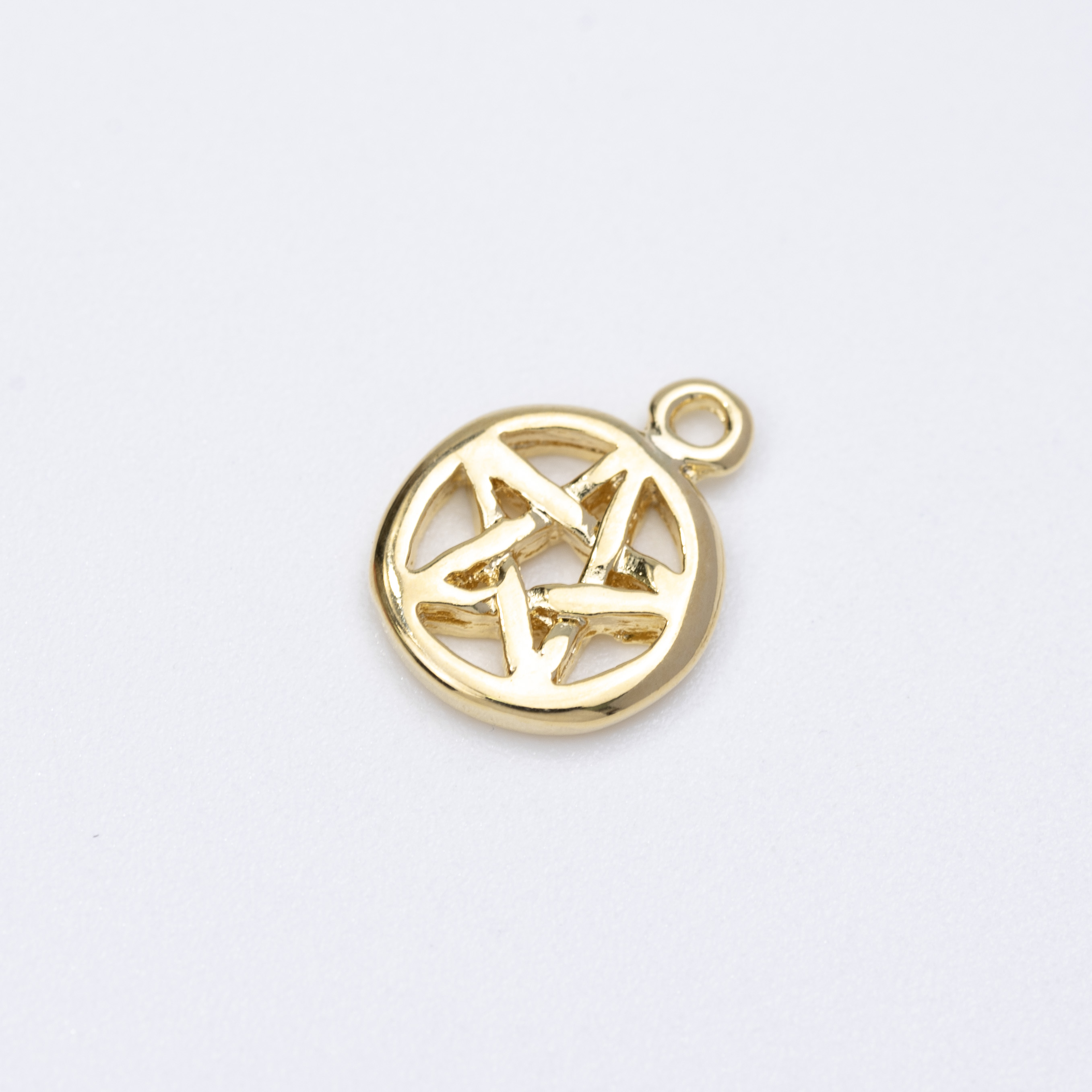 19418 Golden Round Pendant with Pentagram Star