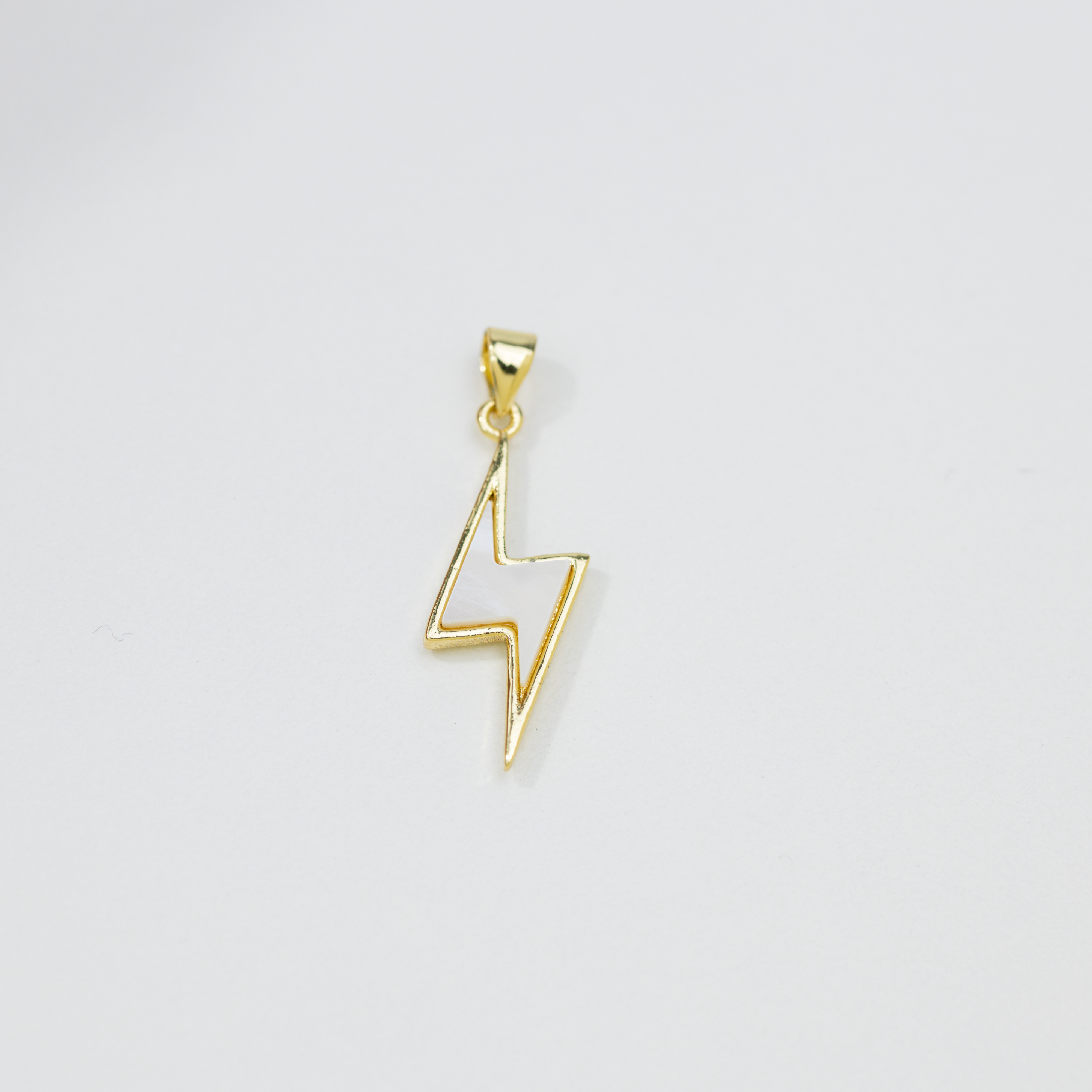 12515 Shell Lightning Bizel Pendant