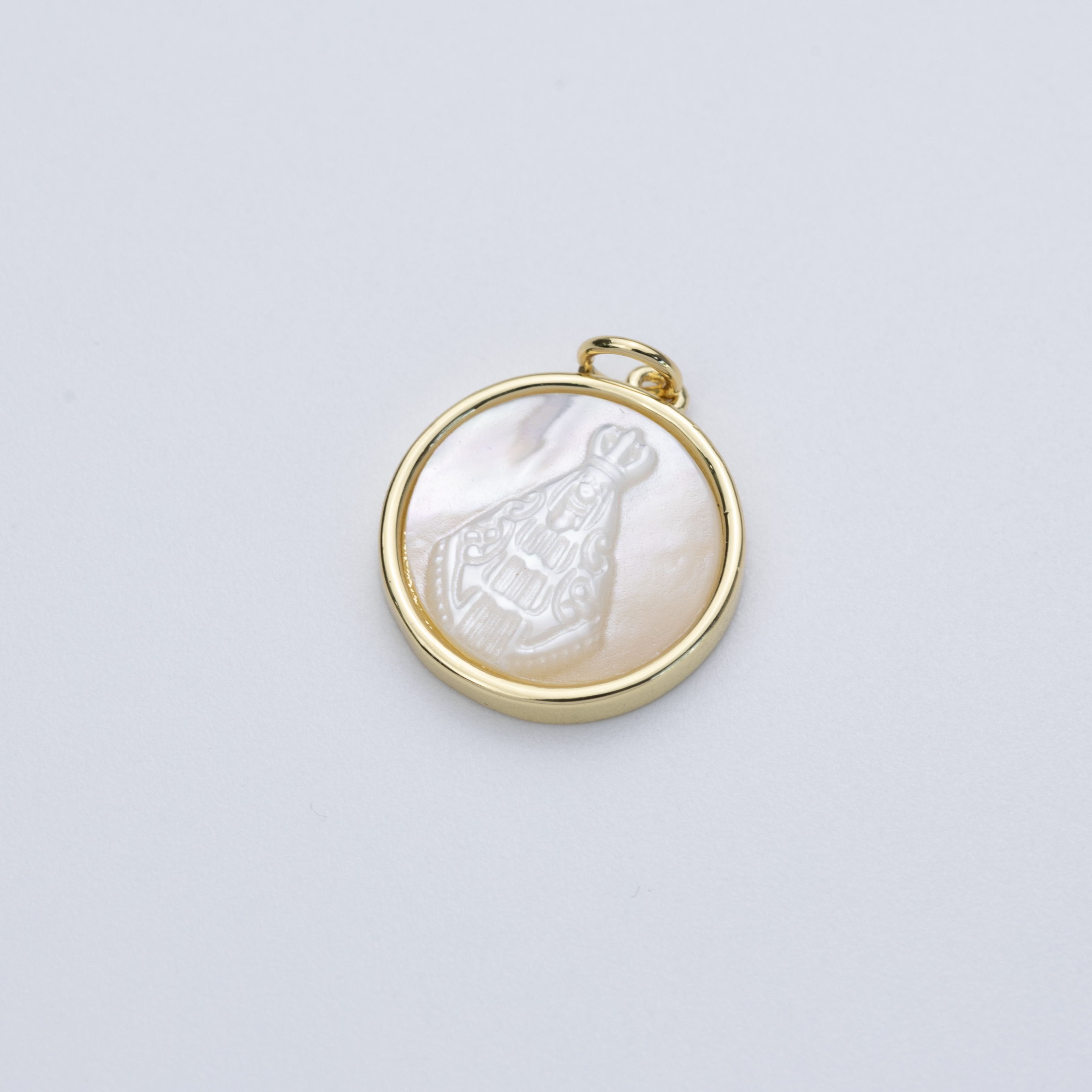 19583 Round Shell Bizel Valle Pendant