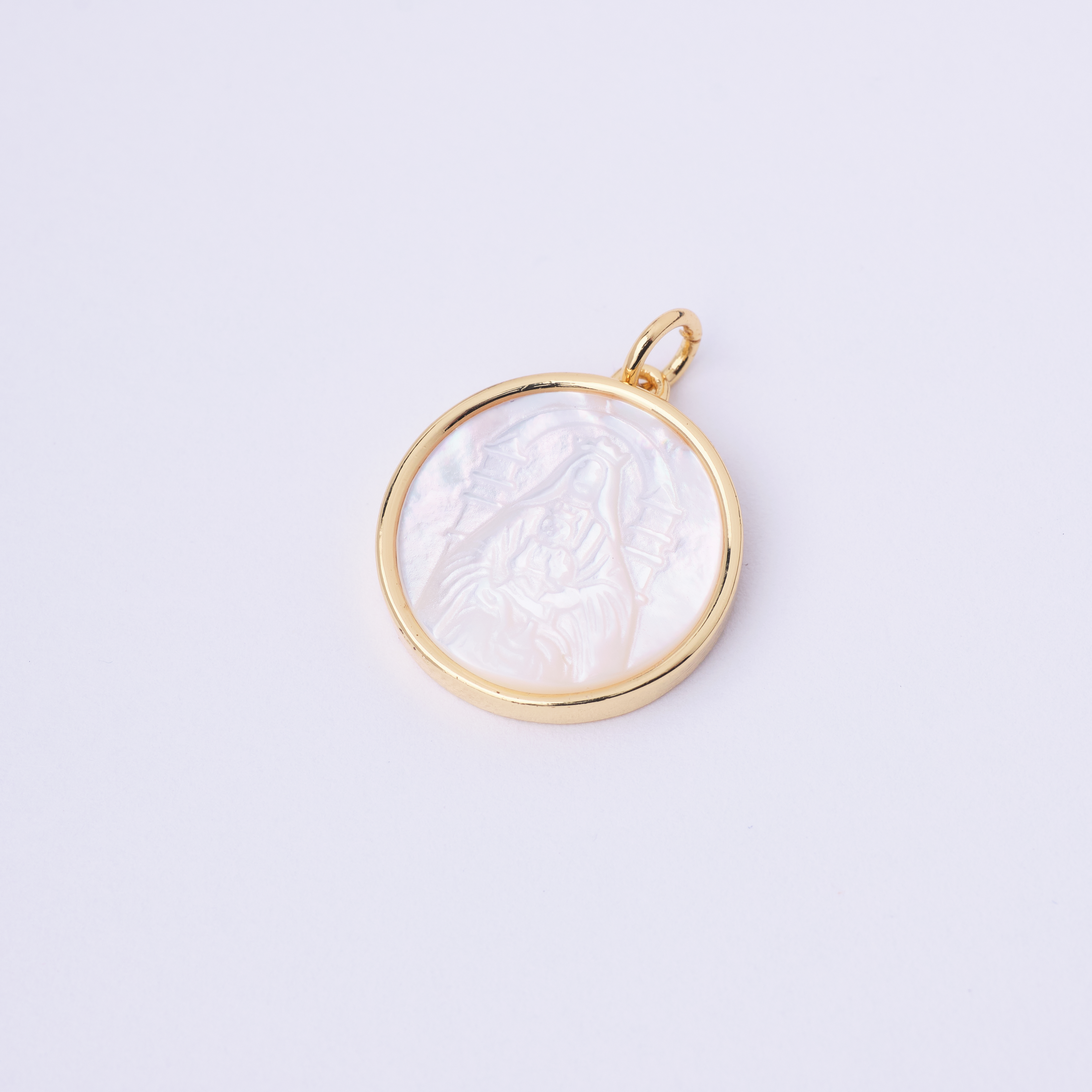 18861 Coromoto Round Shell Pendant