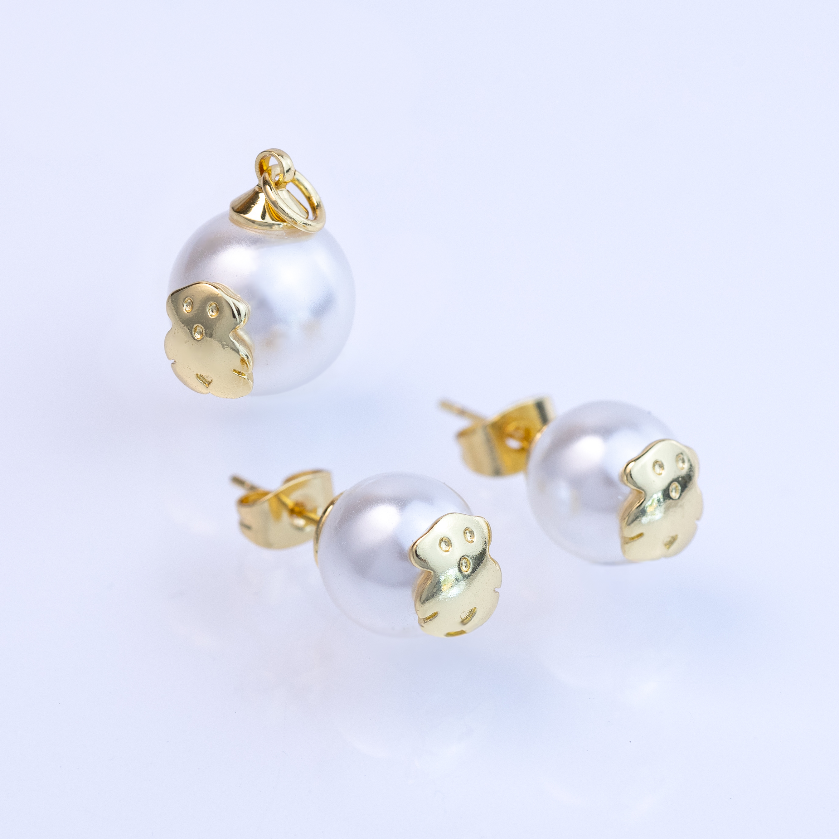 20313 Set Pearl Earrings and Pendant Set with Mini Gold Bear