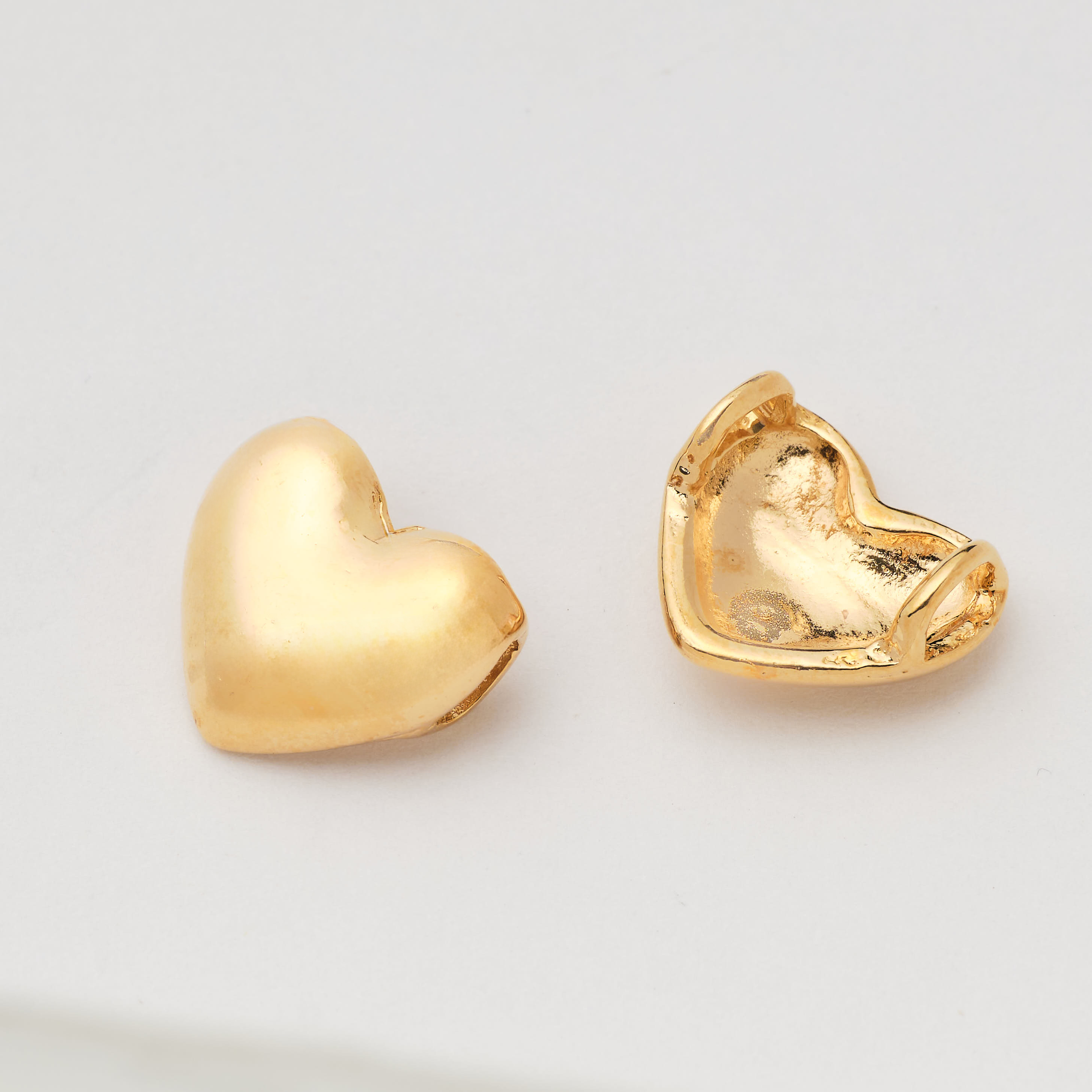 9687 Espaciador de corazón pequeño chapado en oro