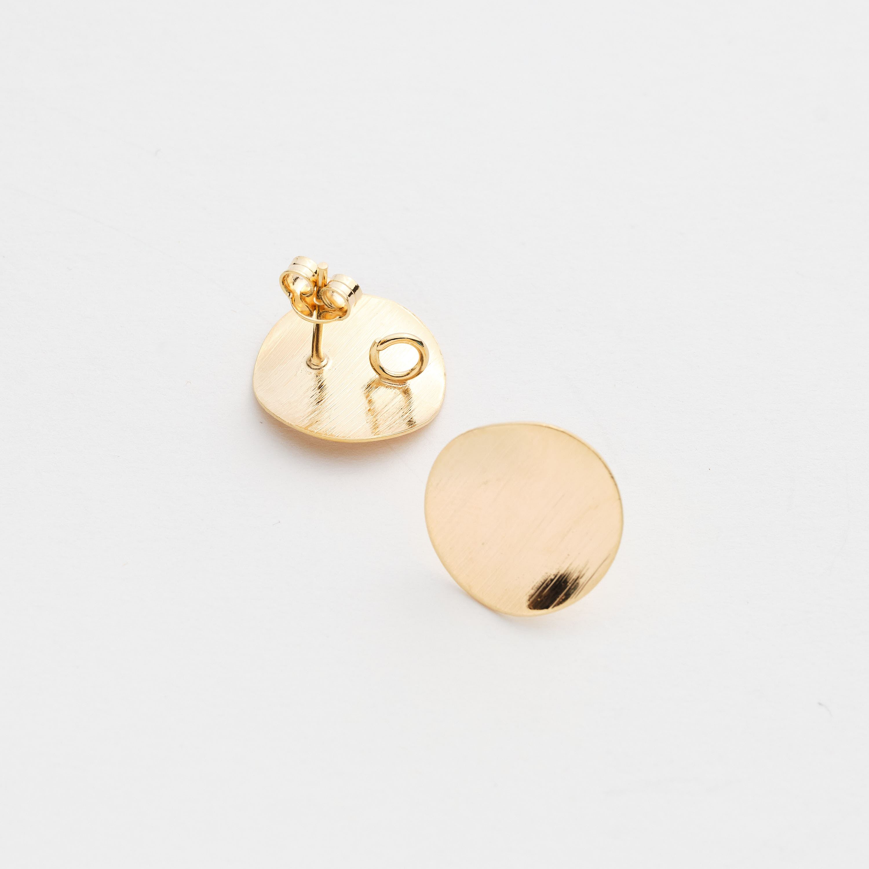 7116 Earrig Round base 15mm