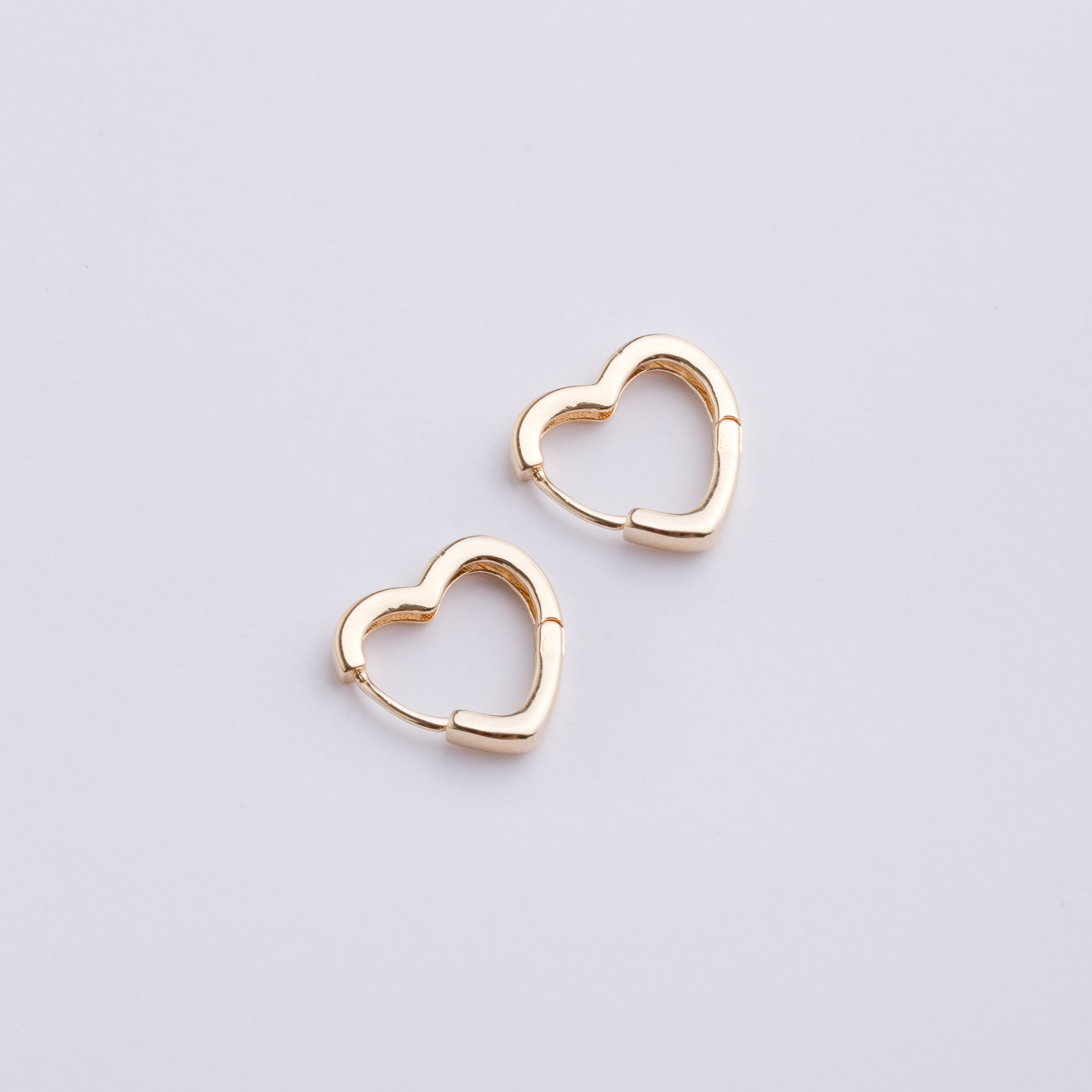 18328 14x3mm Gold Heart Earring
