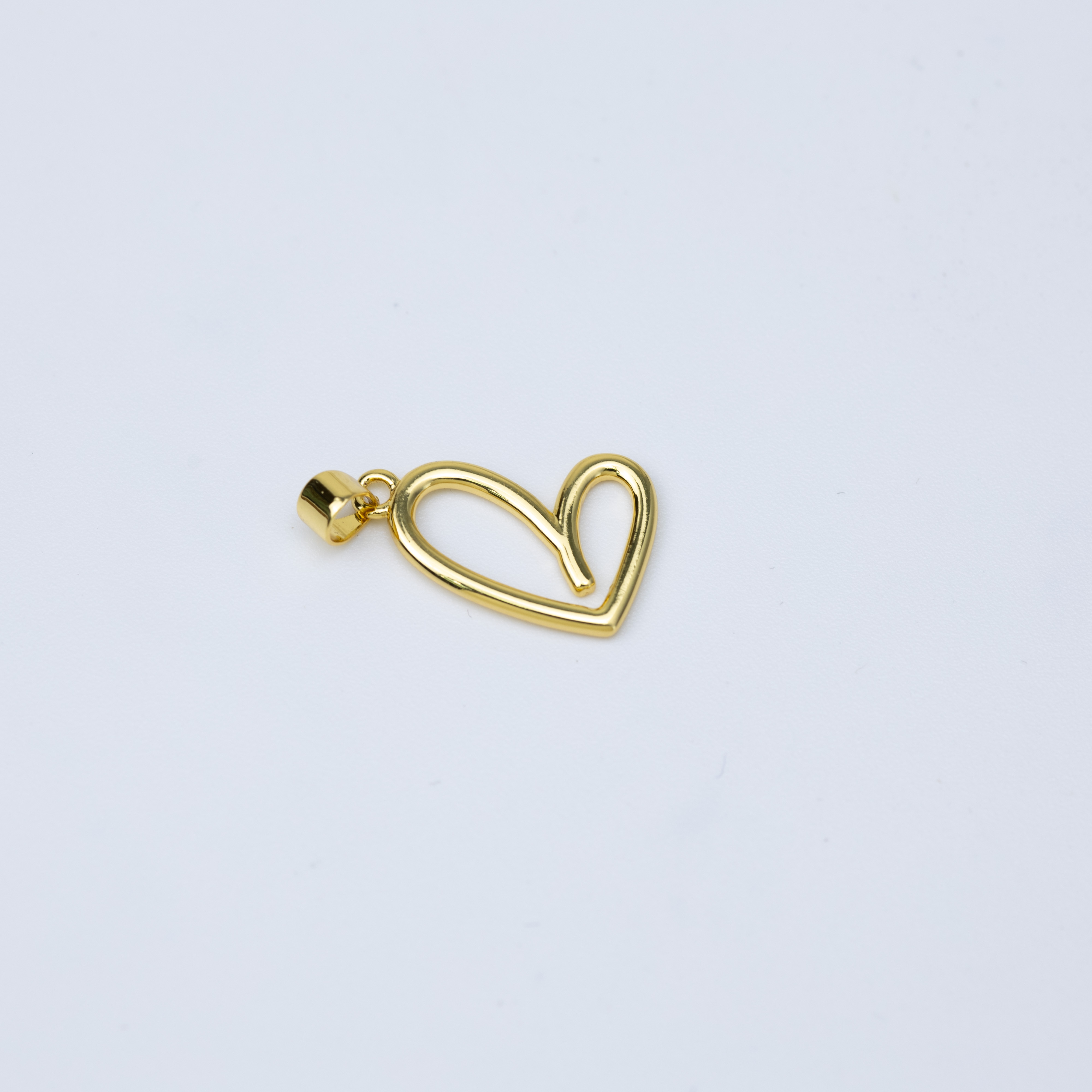 19679 Minimalist Open Heart Gold Pendant