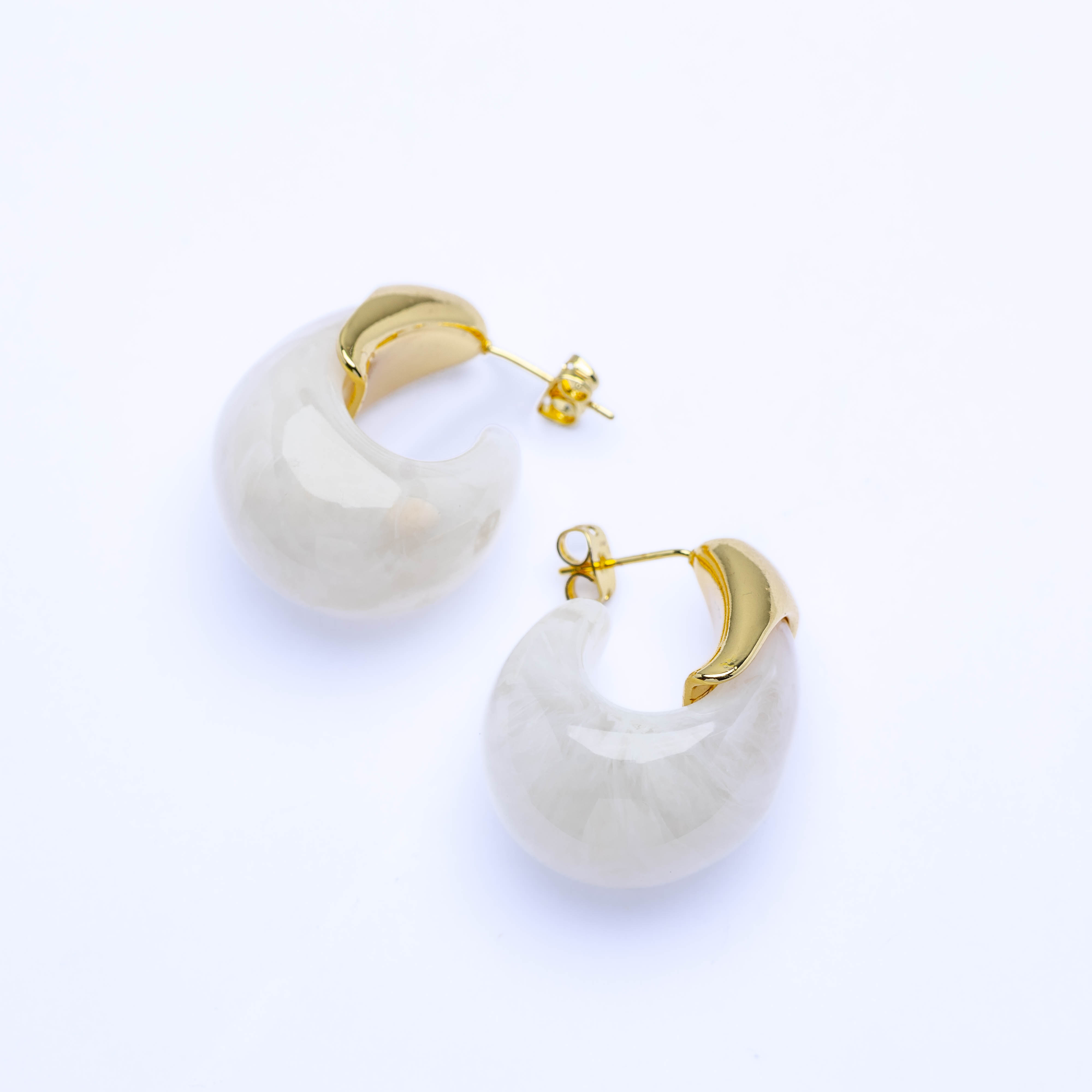 21318 Aretes Gota Chunky de Resina Beige 30x16mm