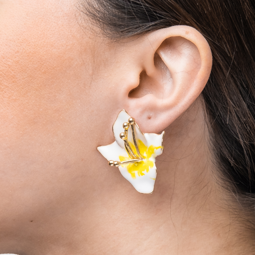 10931 White w/Yello Earrings Hibiscus