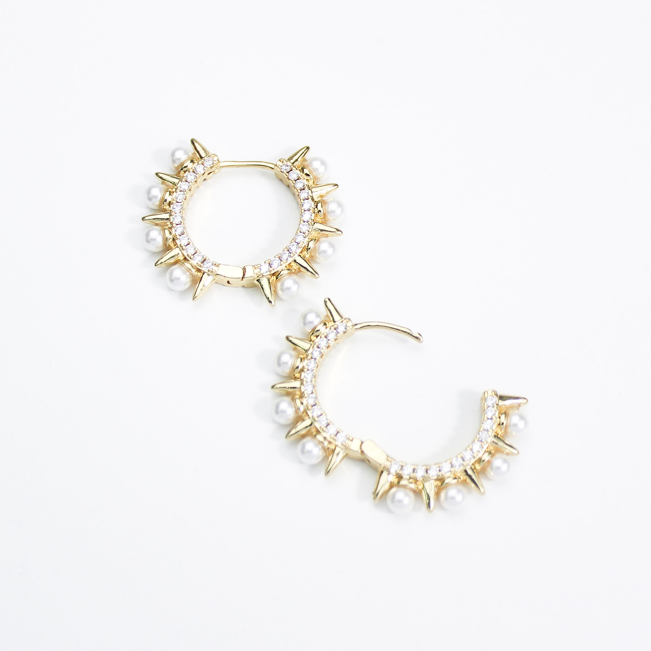 11077 Pearl Earring Micro pave