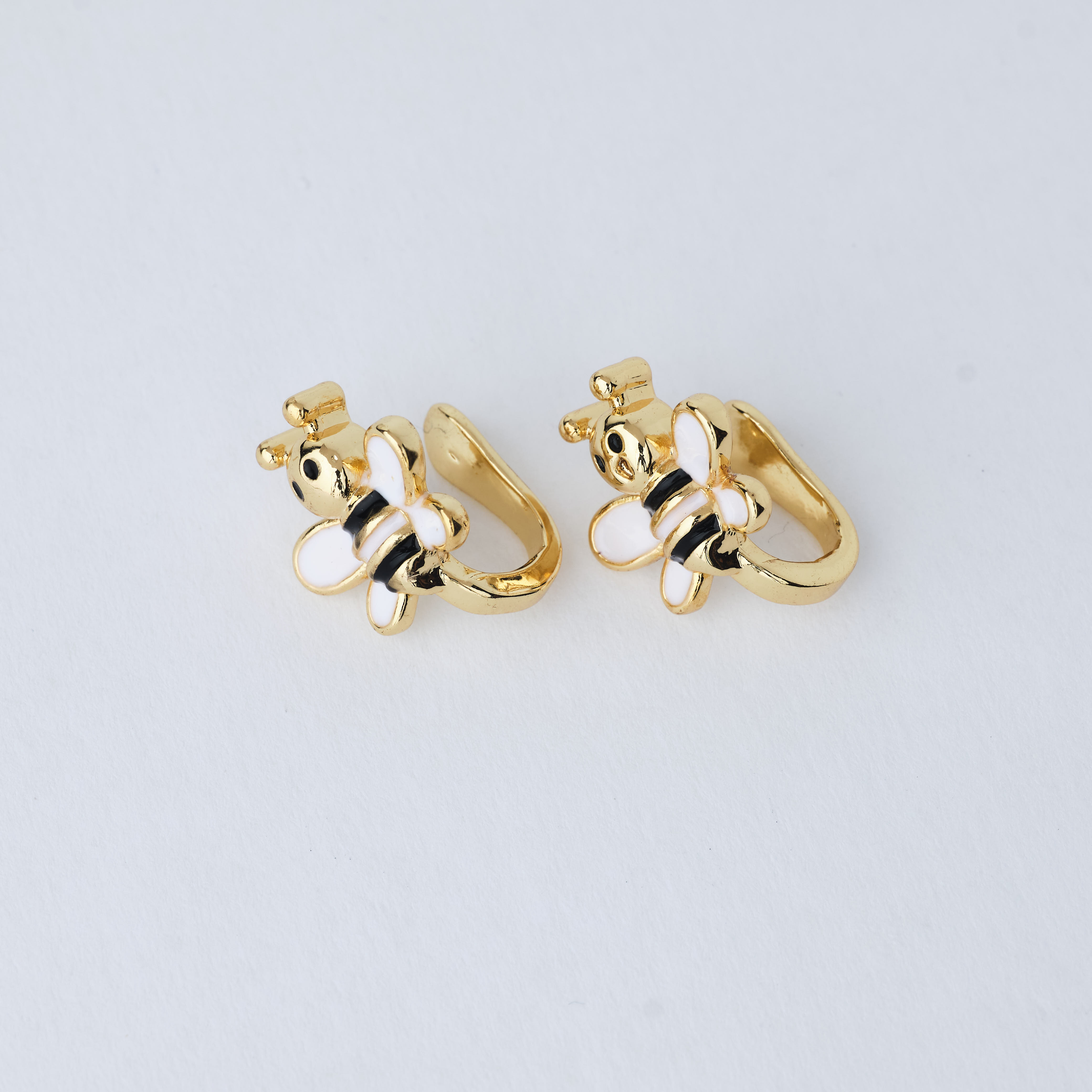 13527 Gold Bee Ear Cuff