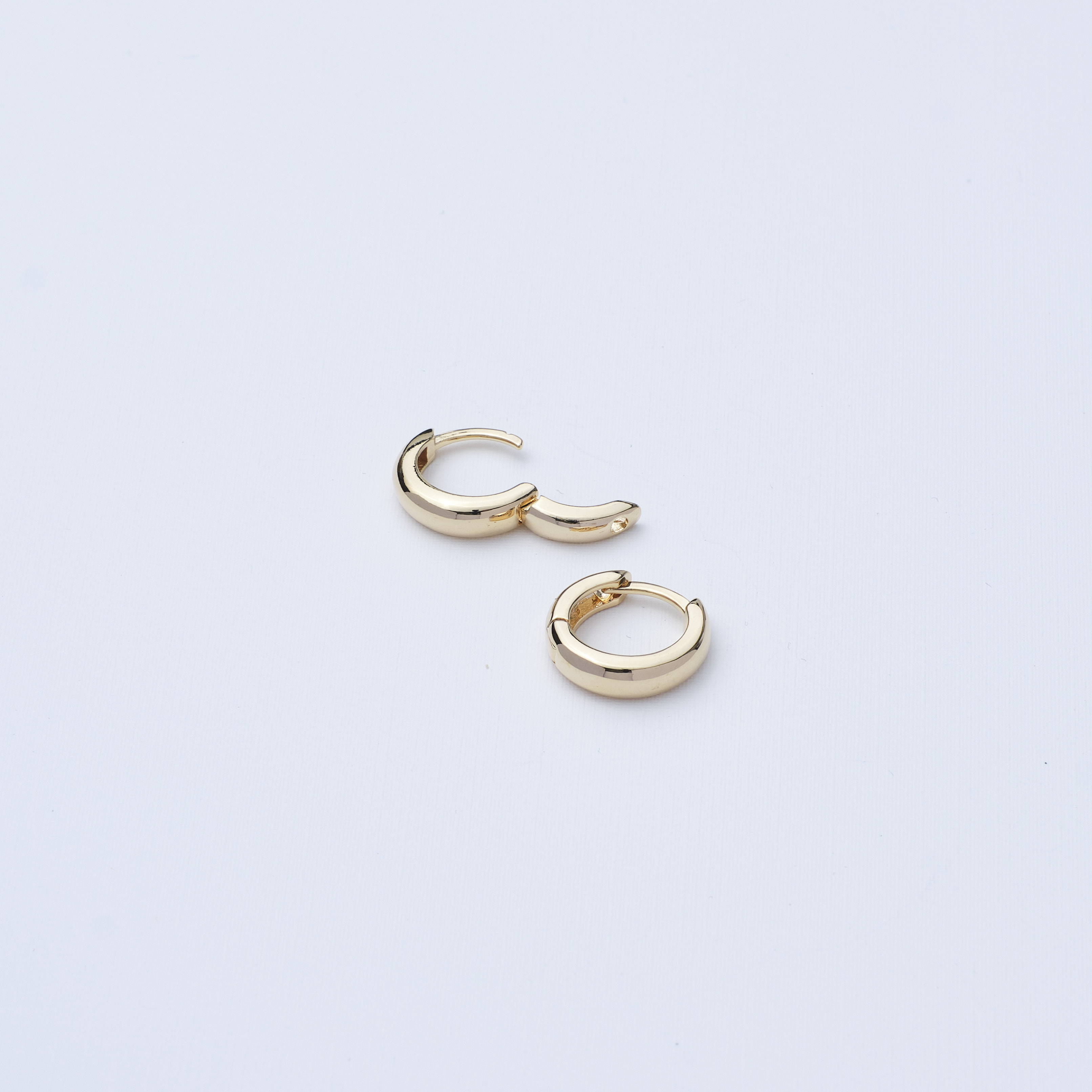 14490 14x4mm Gold Earring 