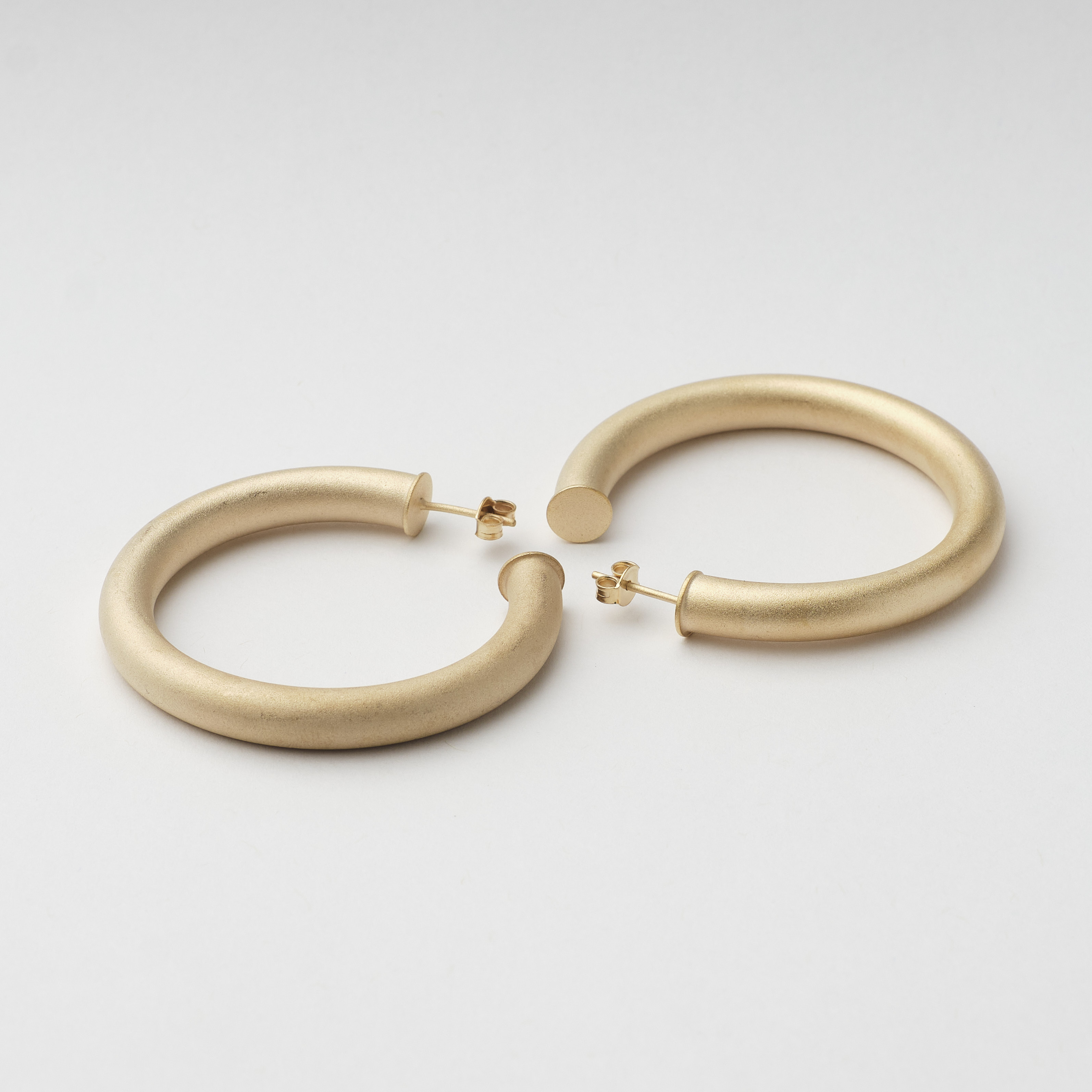 14582 49x6mm Earring Matte